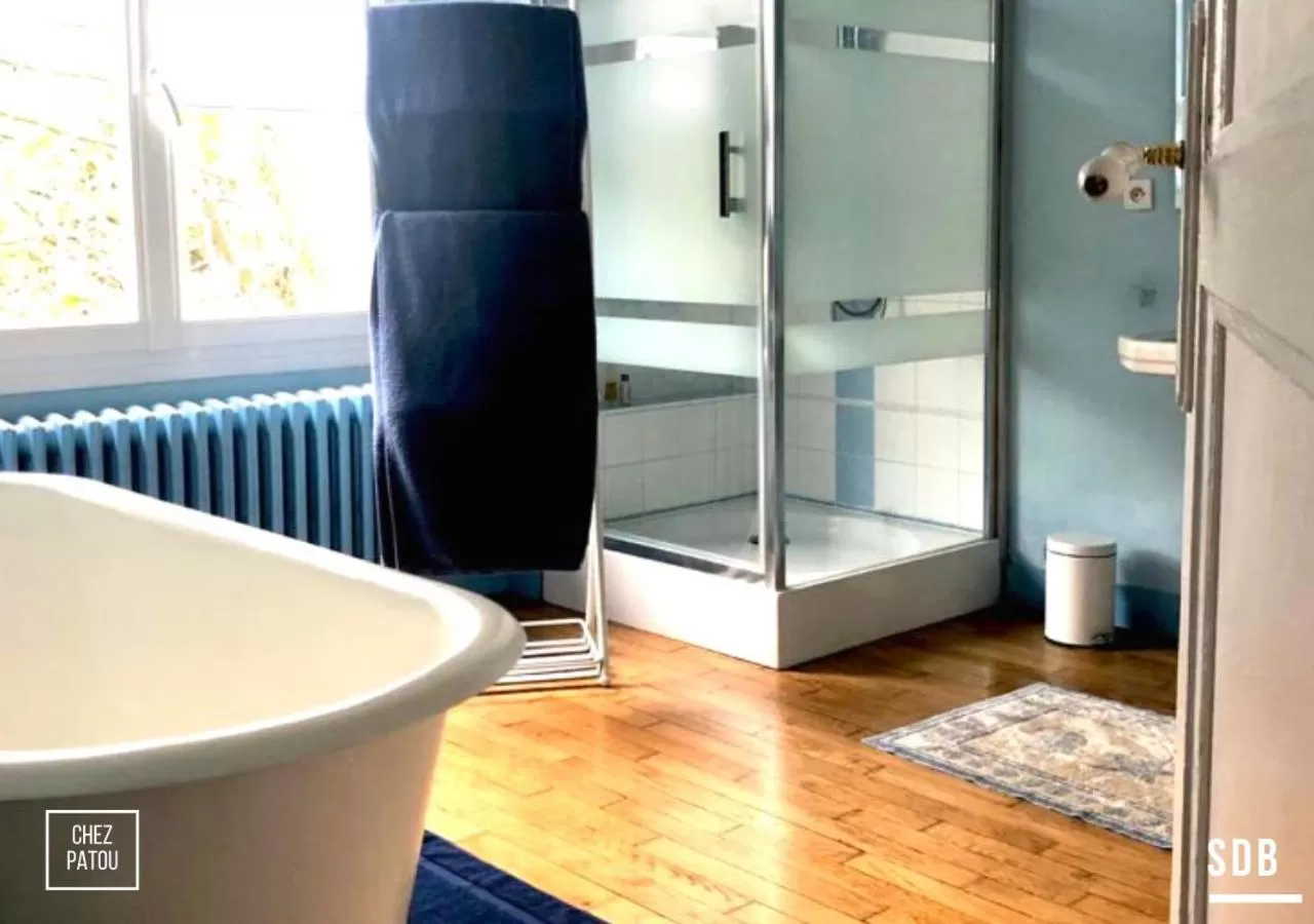 Bathroom, Bed in Chez Patou