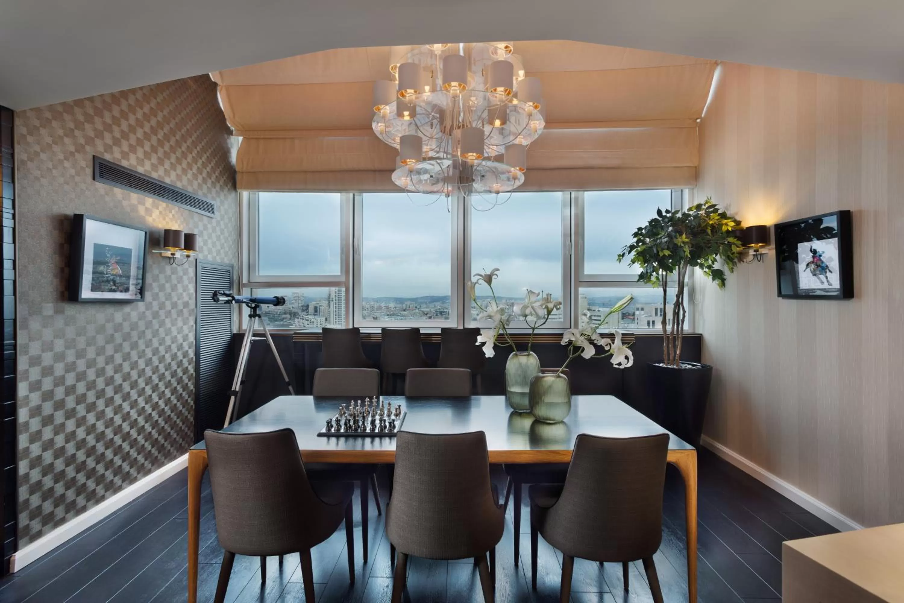 Dining area in 21st Floor Hotel