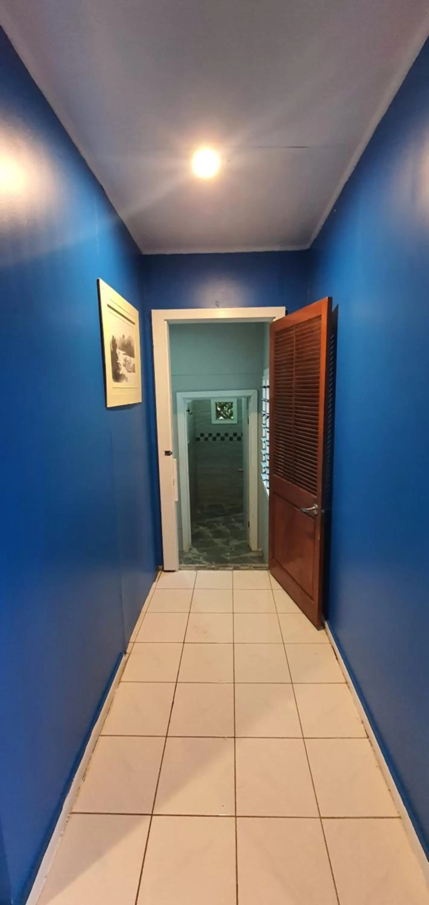 Bathroom in Lynn's Getaway Hotel