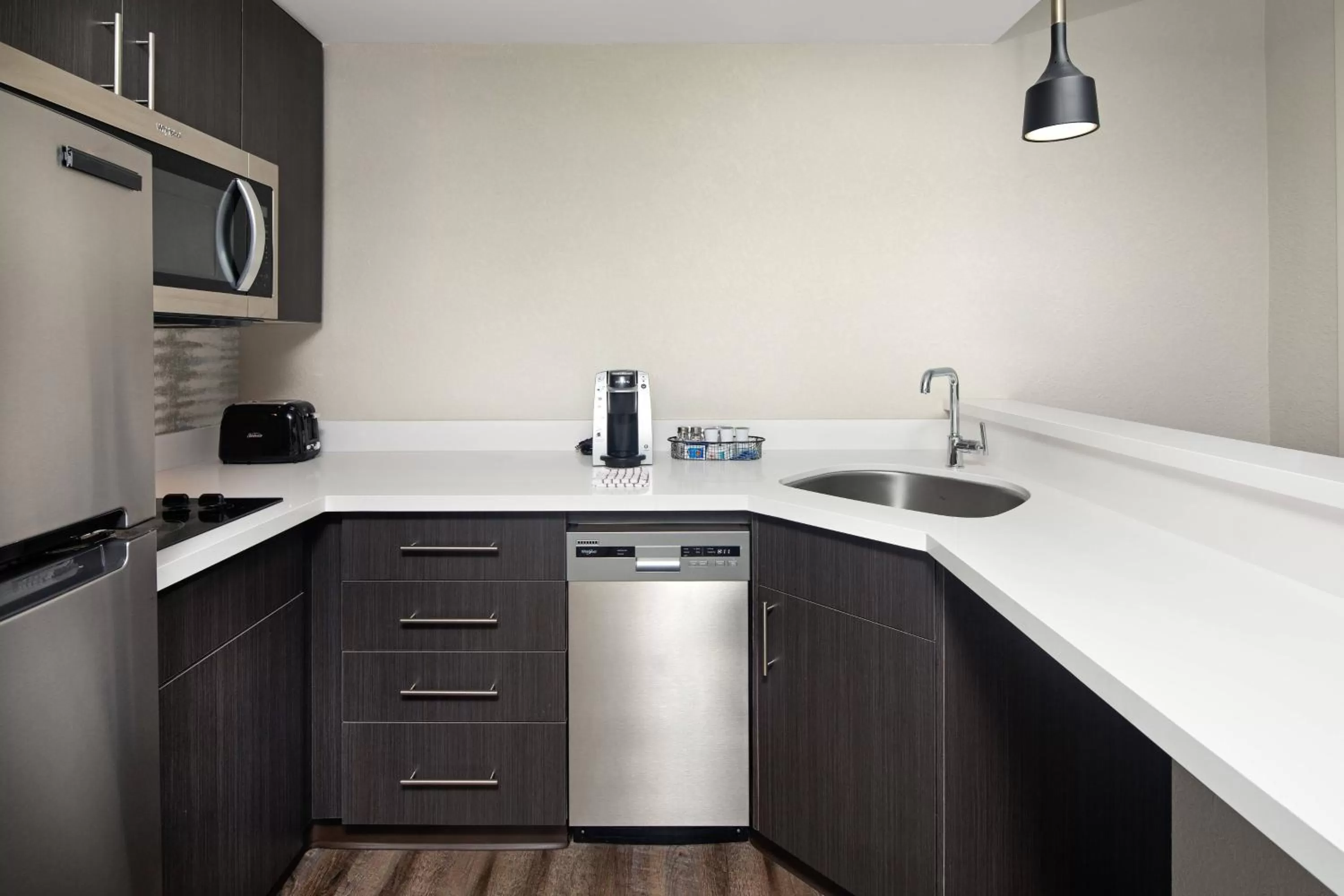 Kitchen or kitchenette in Residence Inn by Marriott Toronto Mississauga West