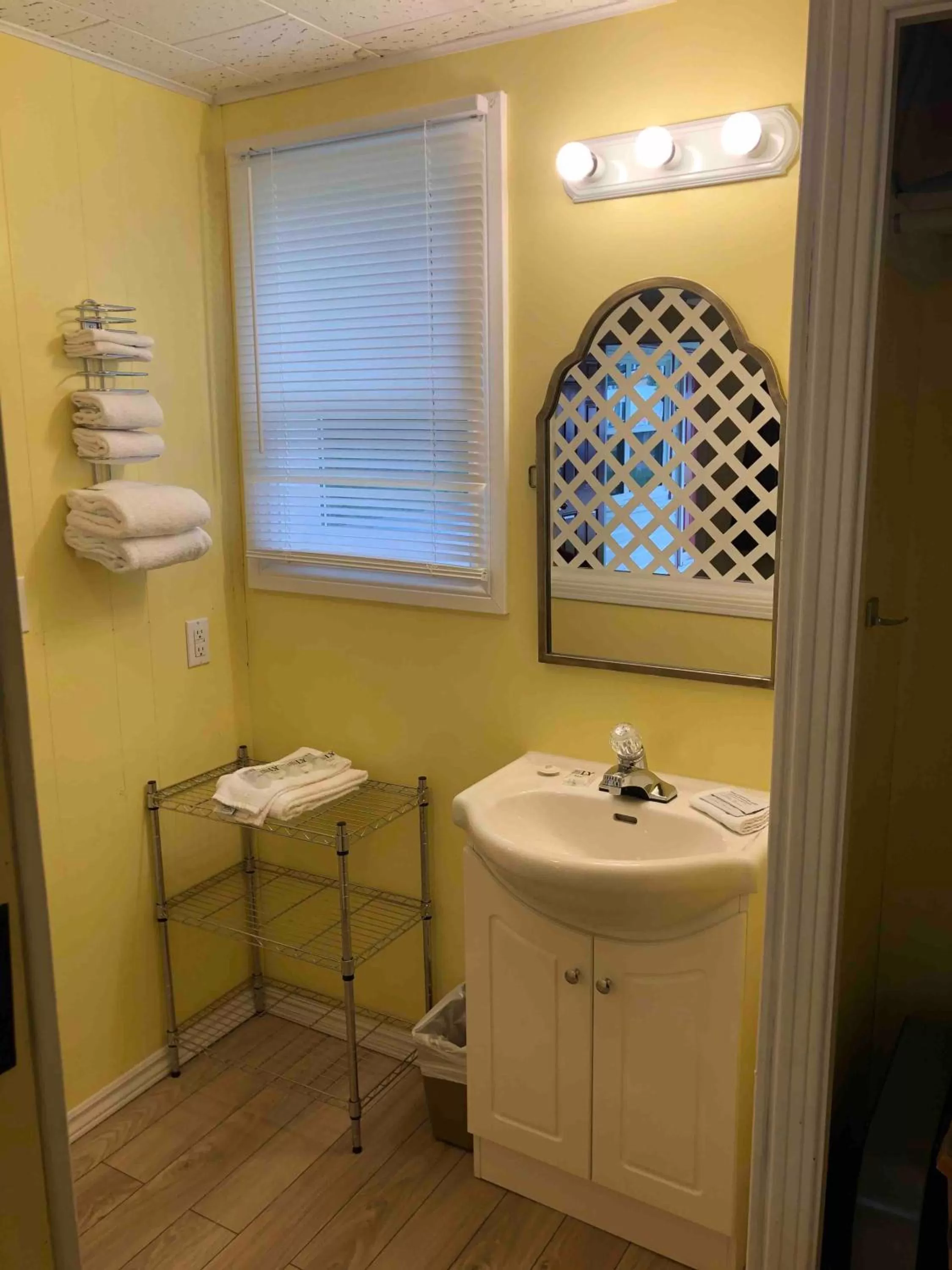 Lakelawn B&B and Motel