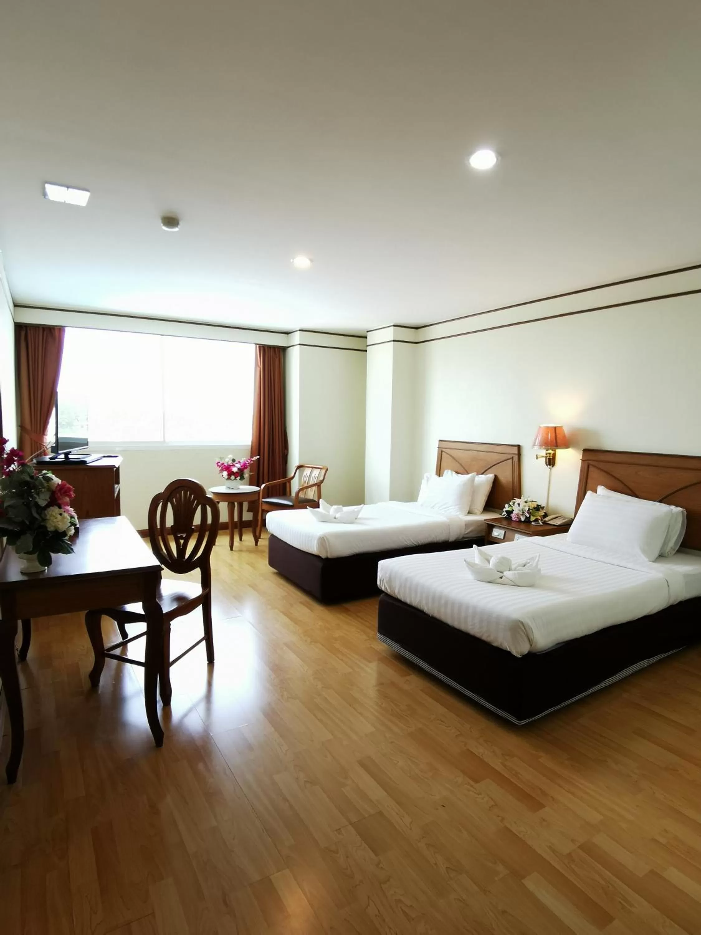 Photo of the whole room, Bed in Morakot Twin Chumphon