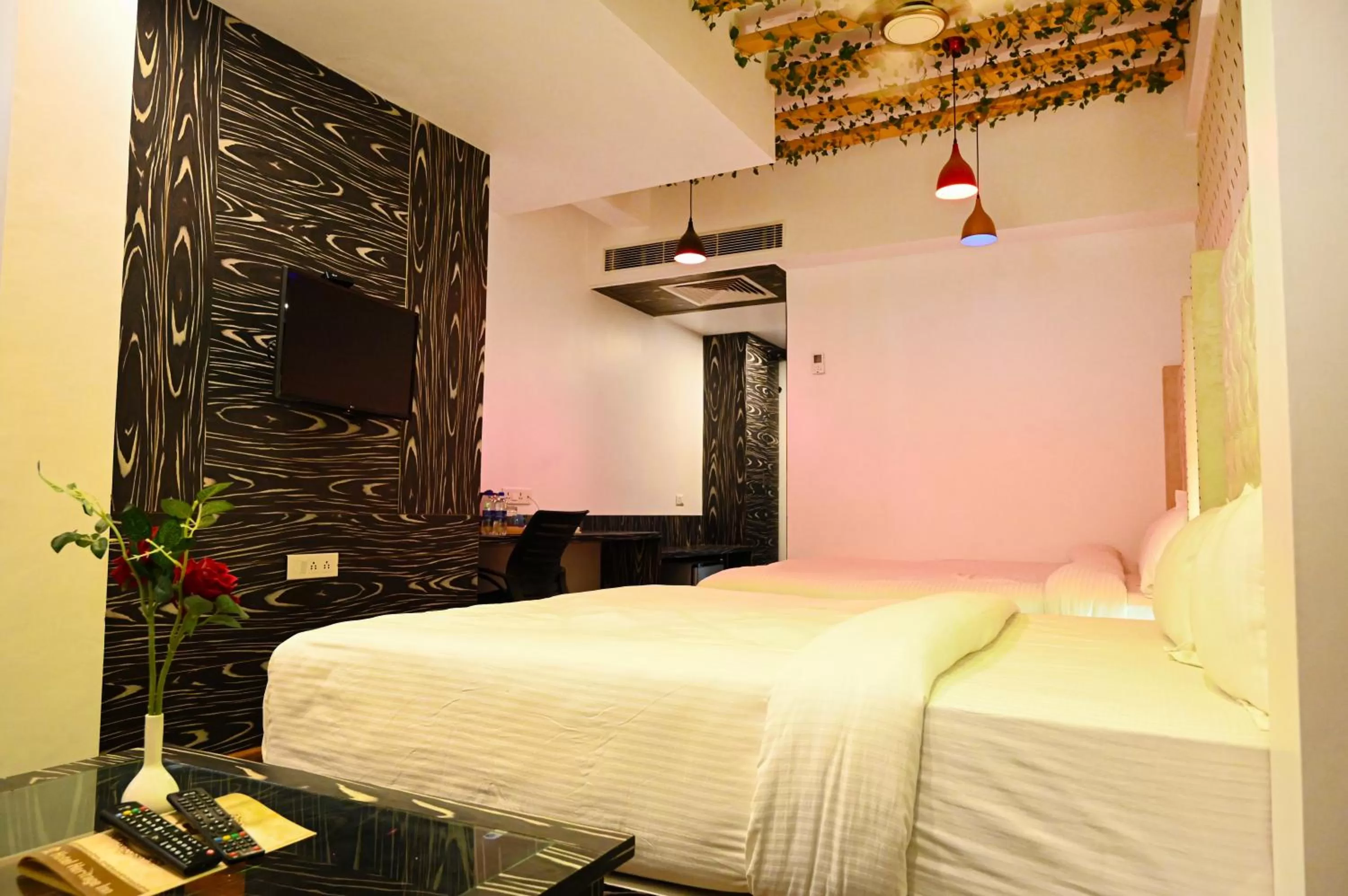 Bedroom, Bed in Hotel Heritage Inn at Assi Ghat