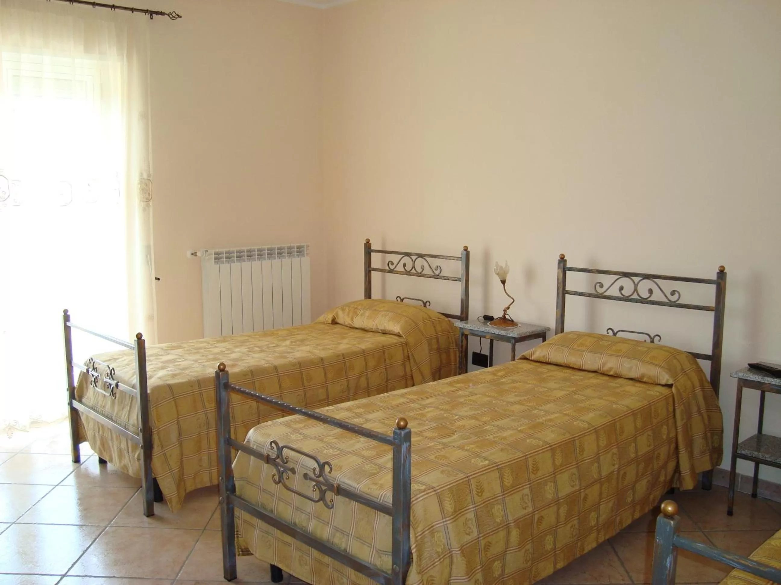Double or Twin Room with Balcony in B&B Esperança