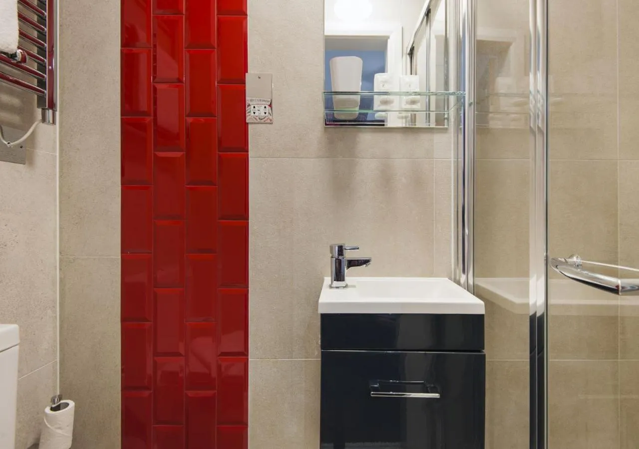 Shower in Wembley Park Hotel