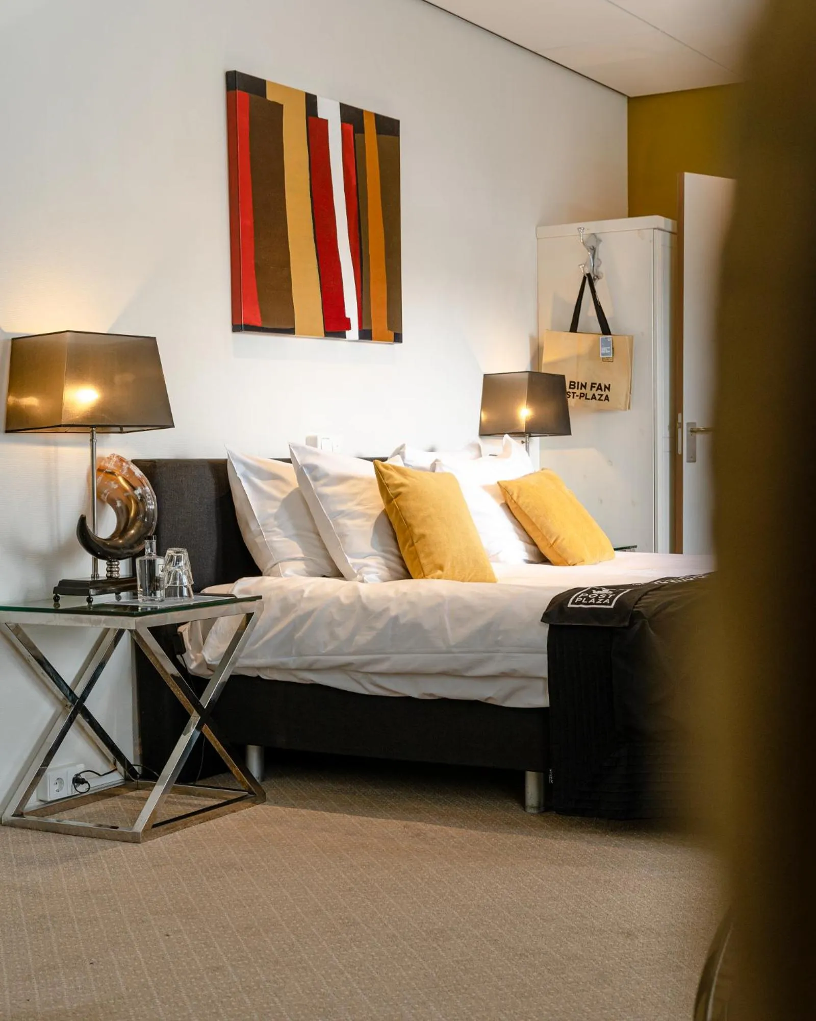 Spa and wellness centre/facilities, Bed in Post-Plaza Hotel & Grand Café