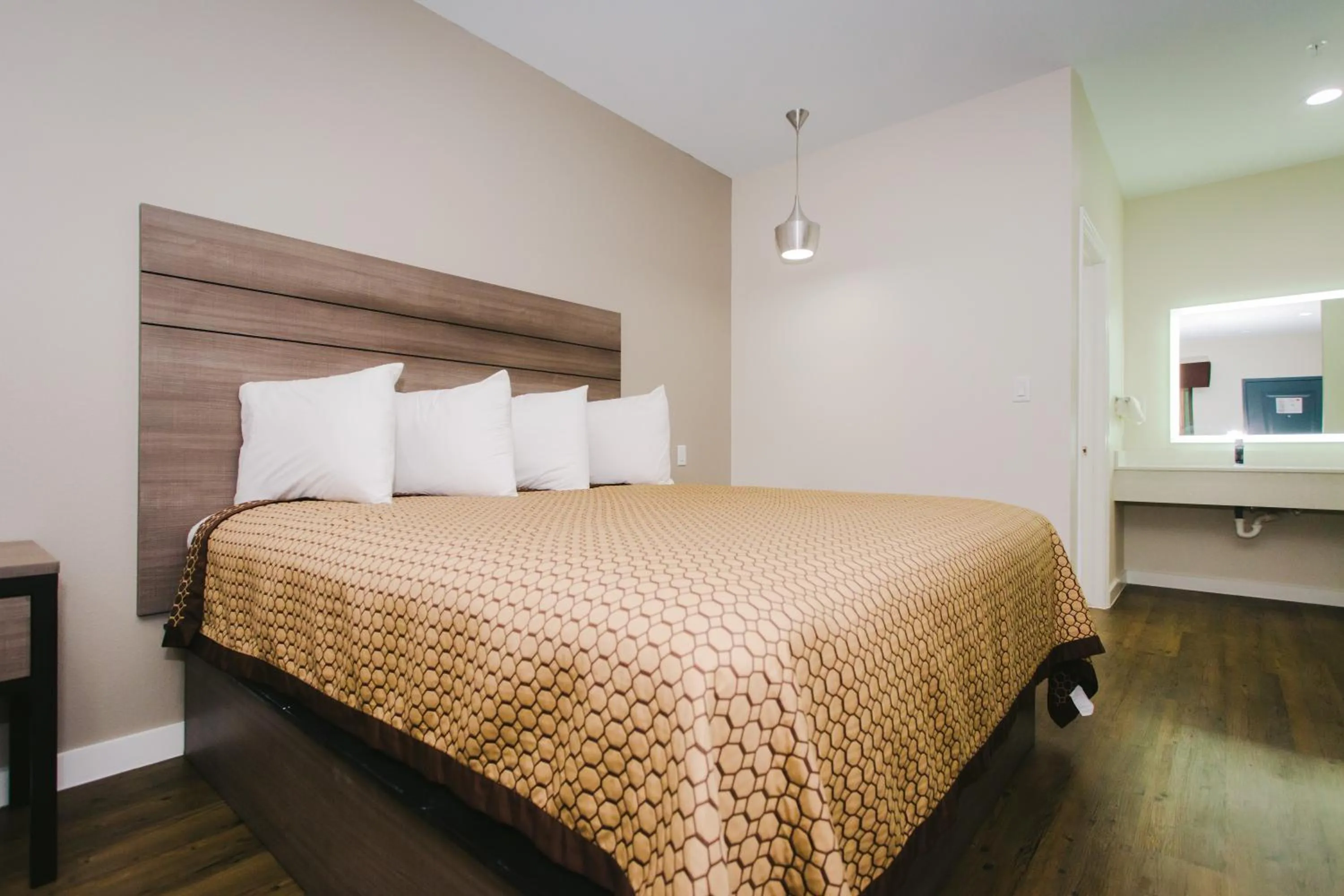 Bed in Palace Inn- Louetta