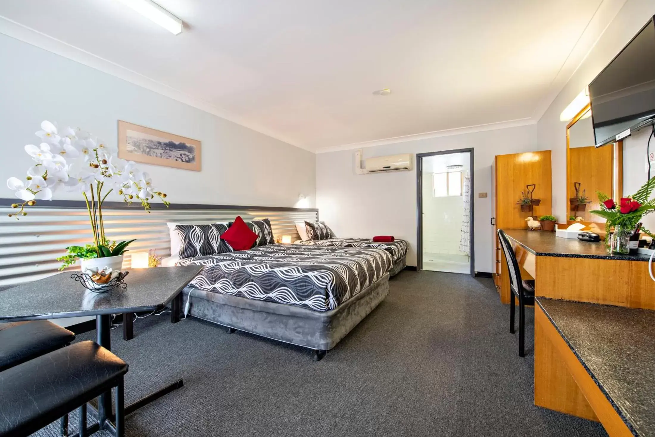 Twin Room - Disability Access in Shearing Shed Motor Inn Twin Room - Disability Access in Shearing Shed Motor Inn