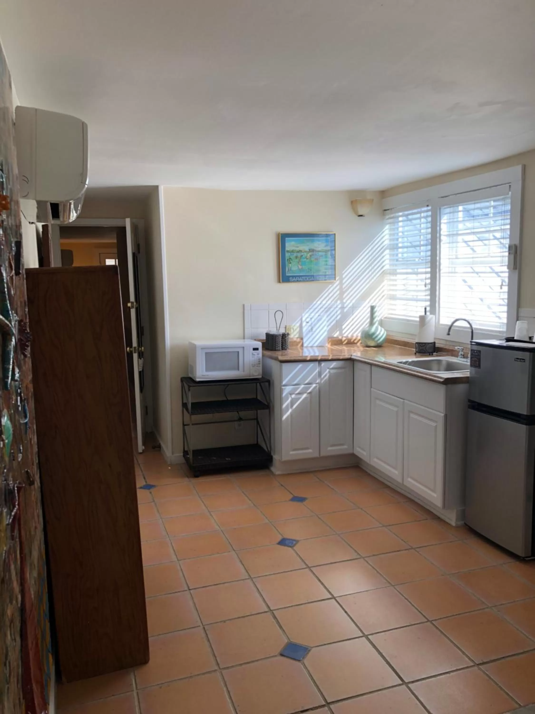 Kitchen or kitchenette in L'Habitation Guesthouse- Adult Exclusive