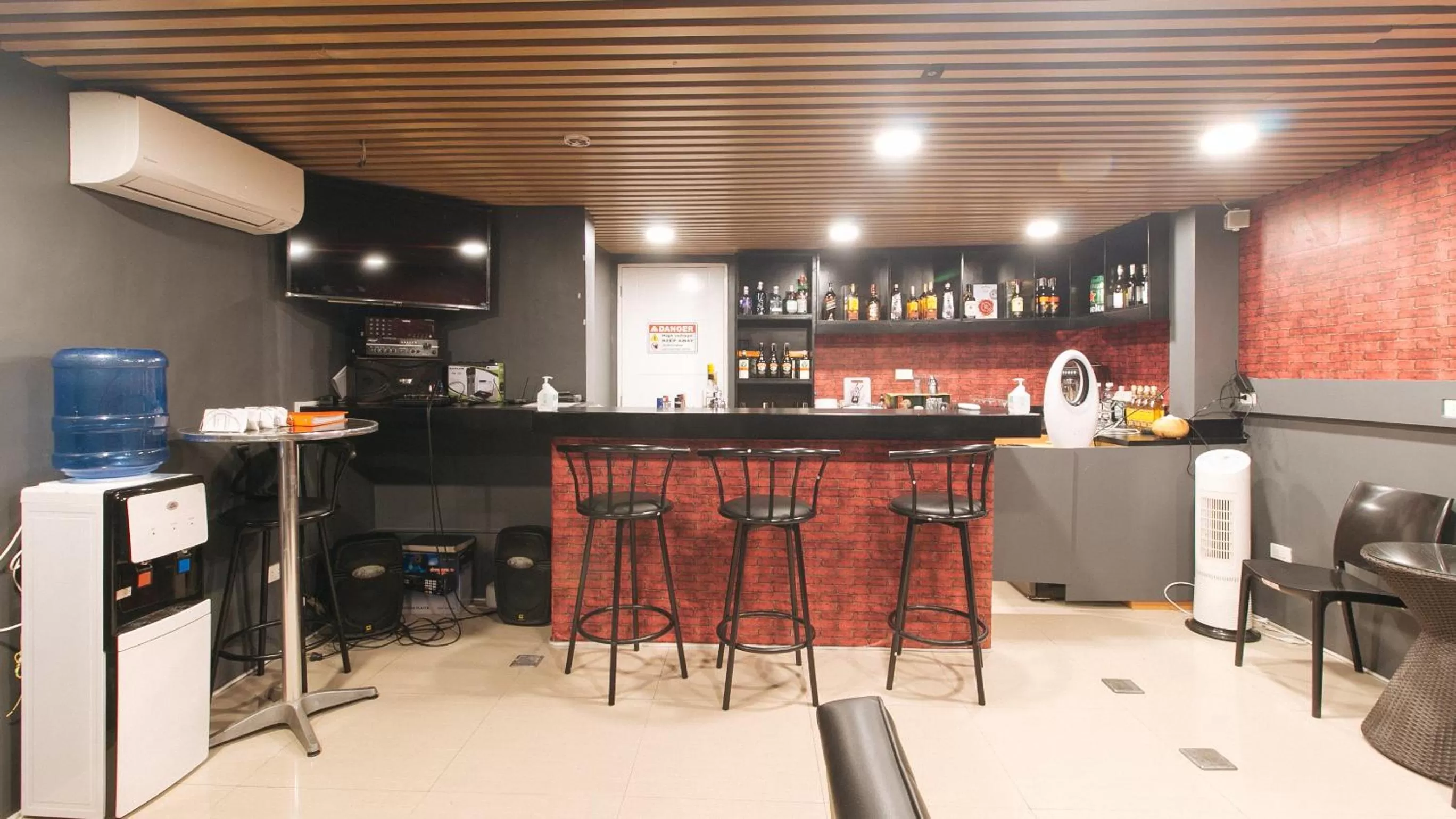 Restaurant/places to eat in RedDoorz Plus at La Belle Residences Makati City