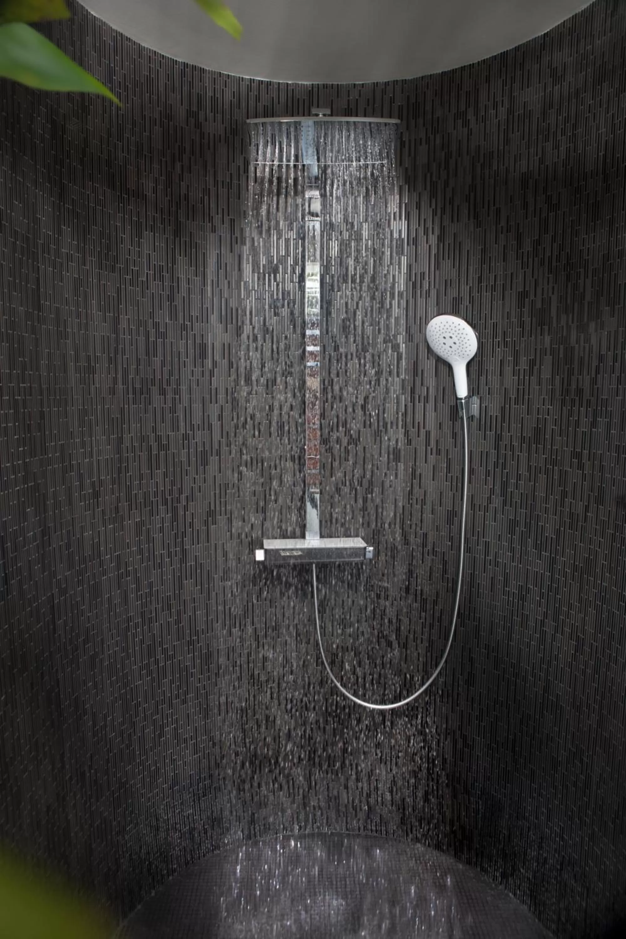 Shower in Ultravioleta Boutique Residences