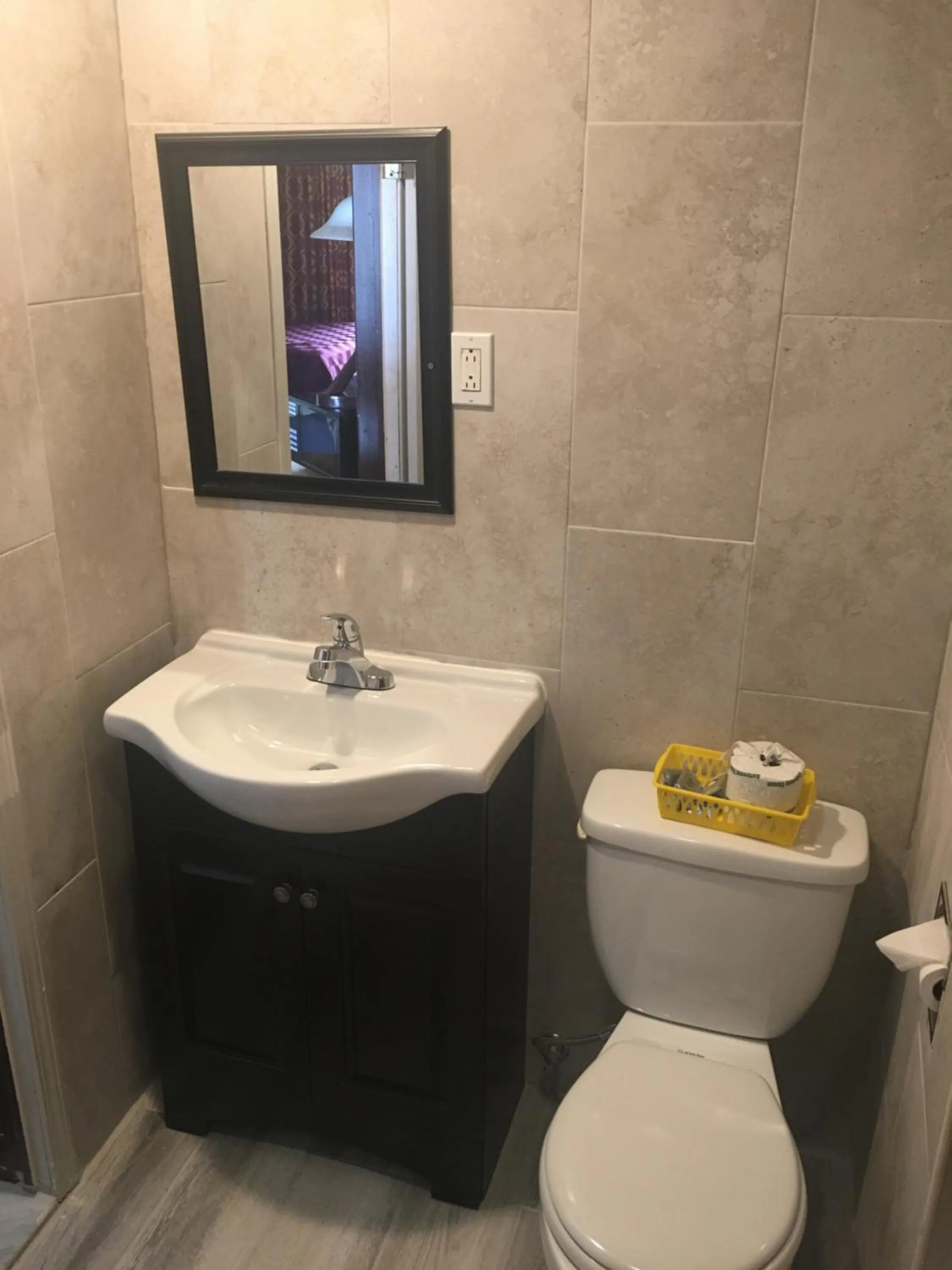 Bathroom in Caravan Motel