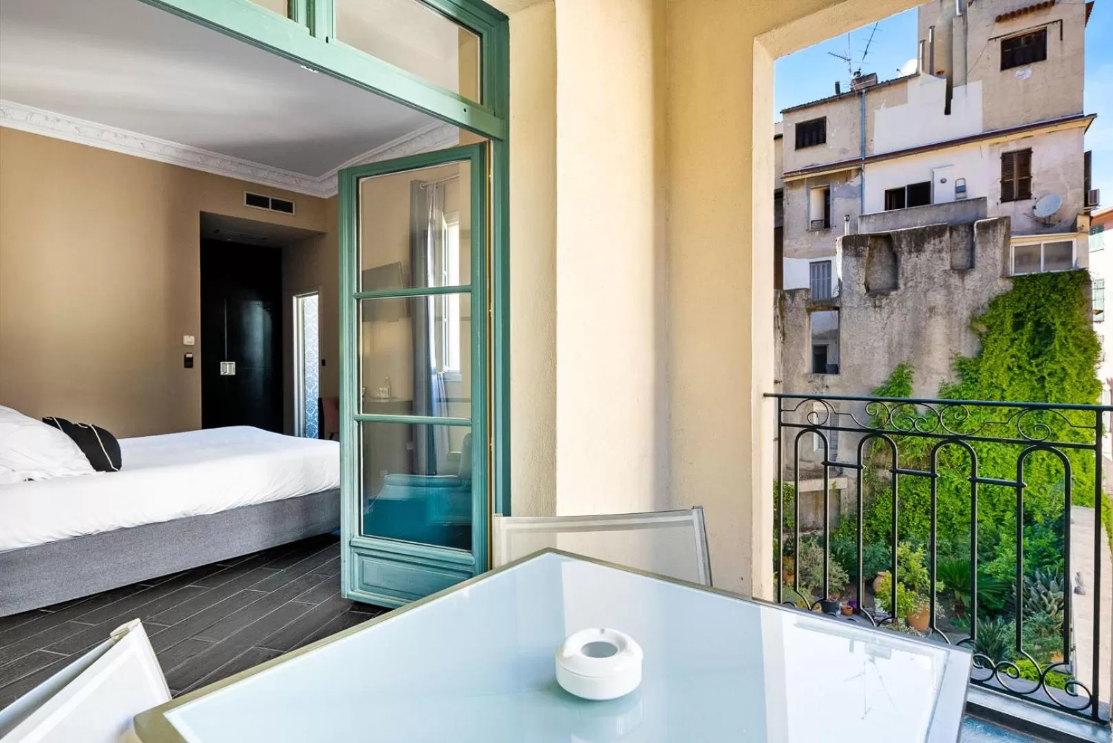 Patio, Bed in Hotel POZZO DI BORGO