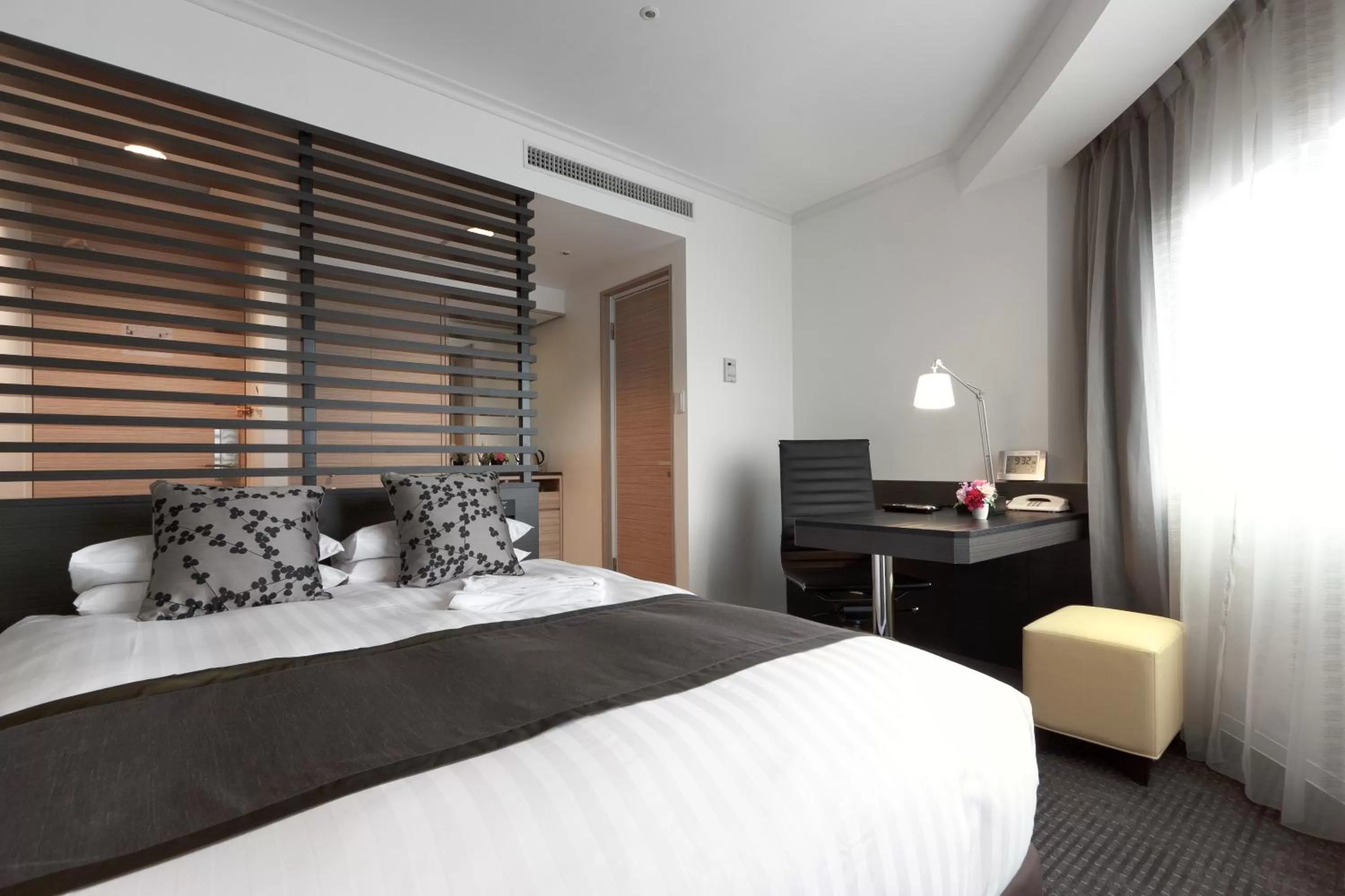 Corner Double Room - single occupancy - Smoking in Palace Hotel Omiya