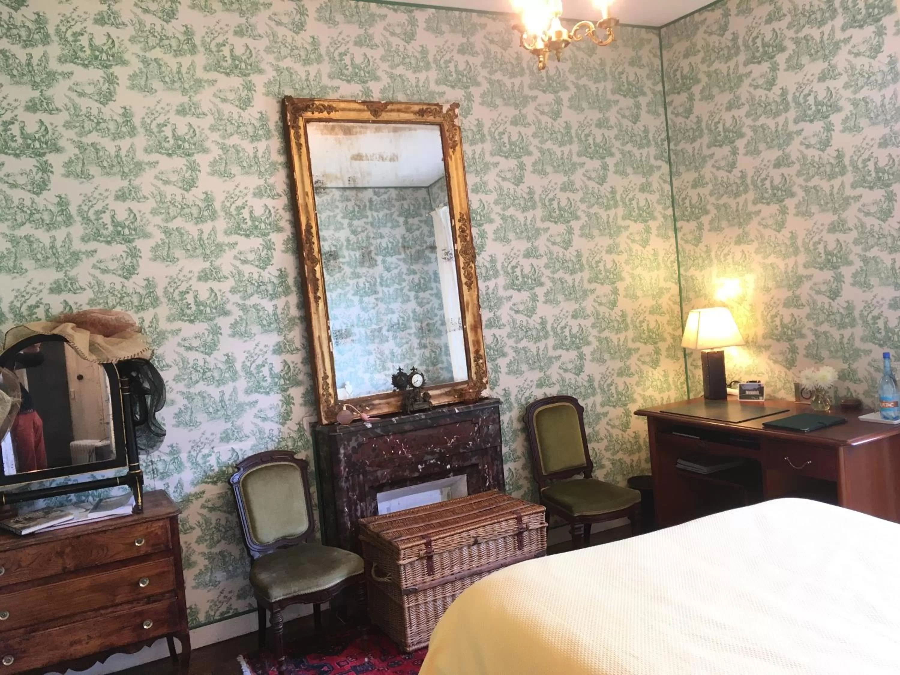 Photo of the whole room, Bed in Château de La Ville-Huë
