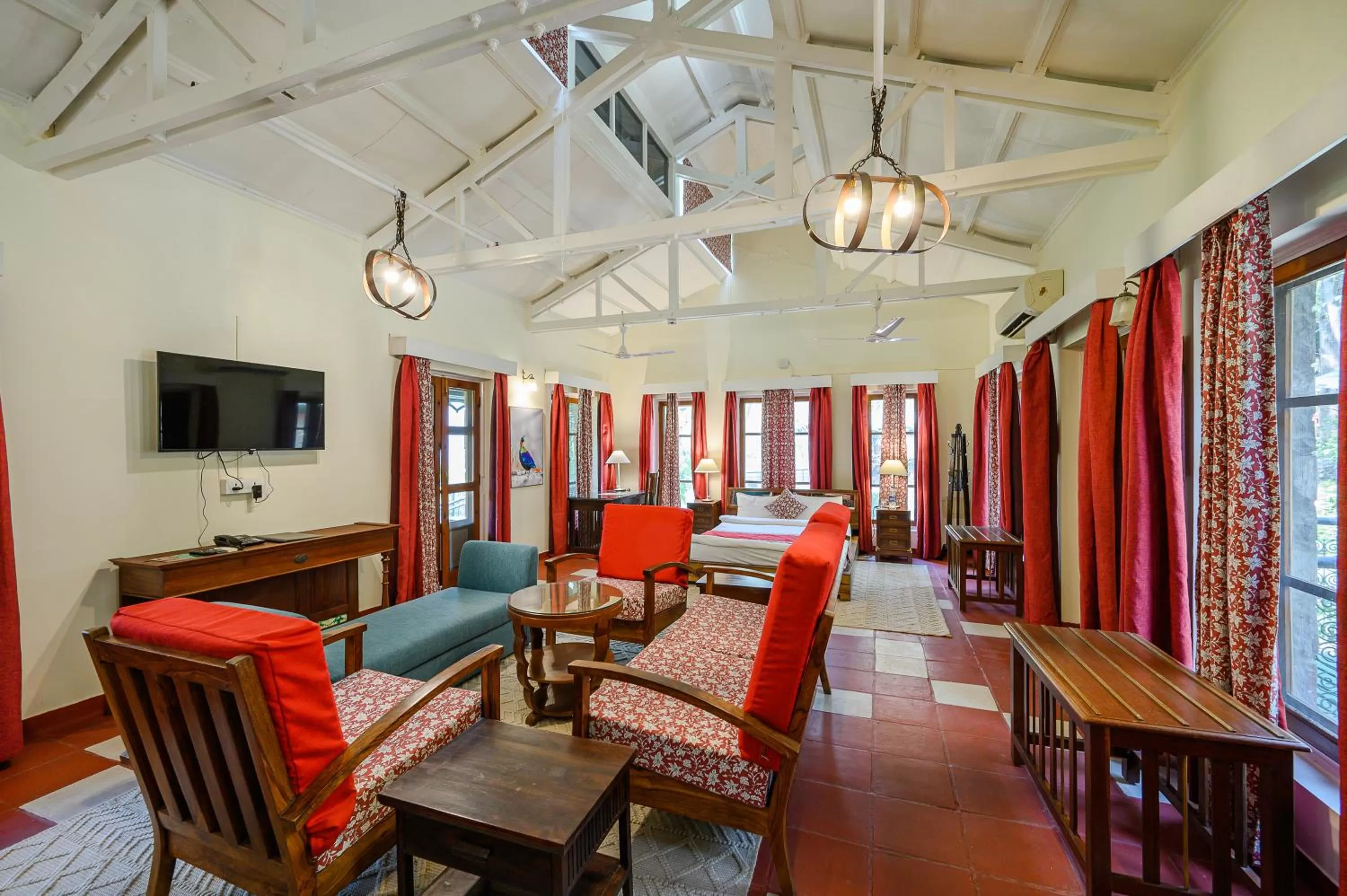 Communal lounge/ TV room in Neemrana's Glasshouse on the Ganges