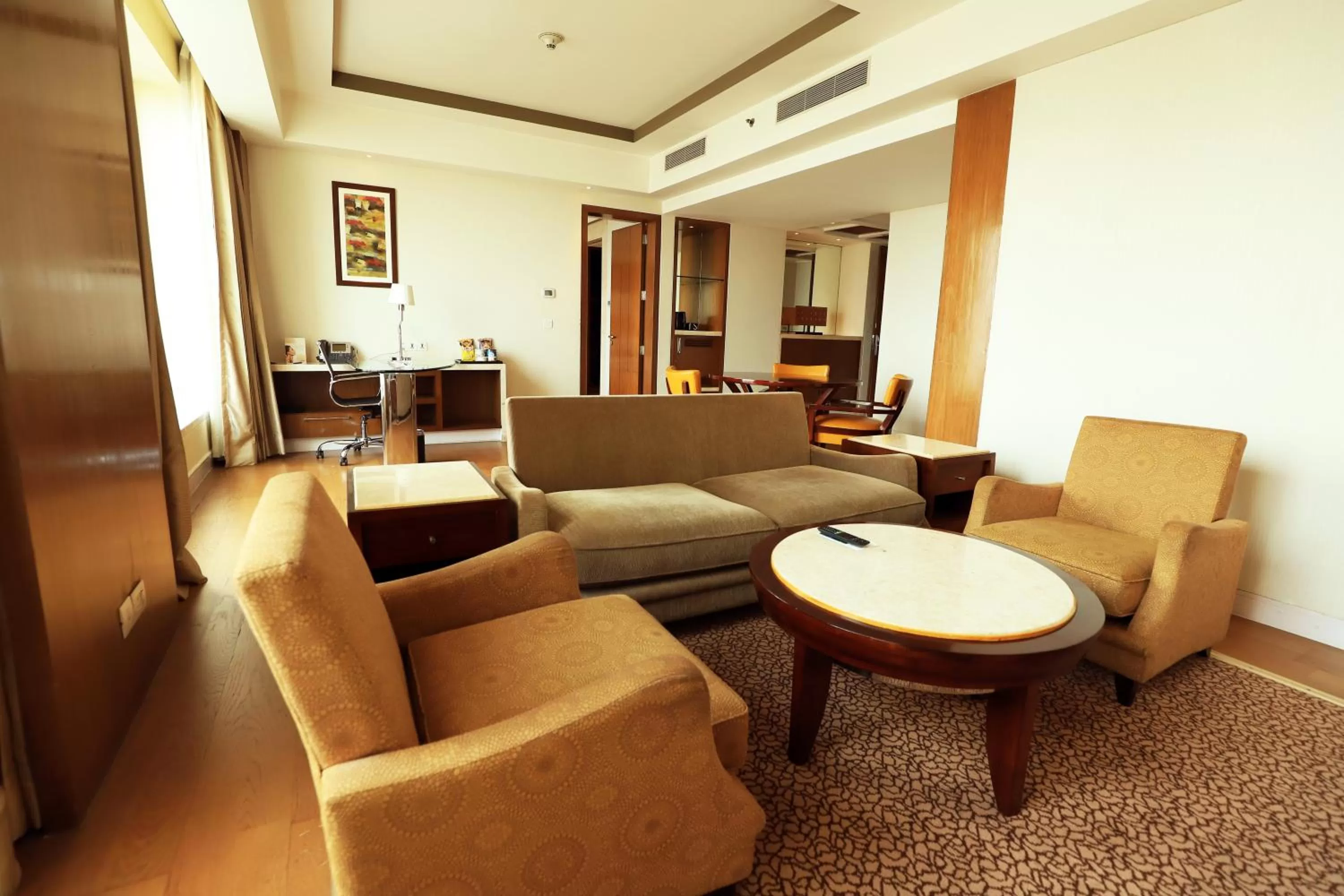 Living room in Crowne Plaza New Delhi Okhla by IHG