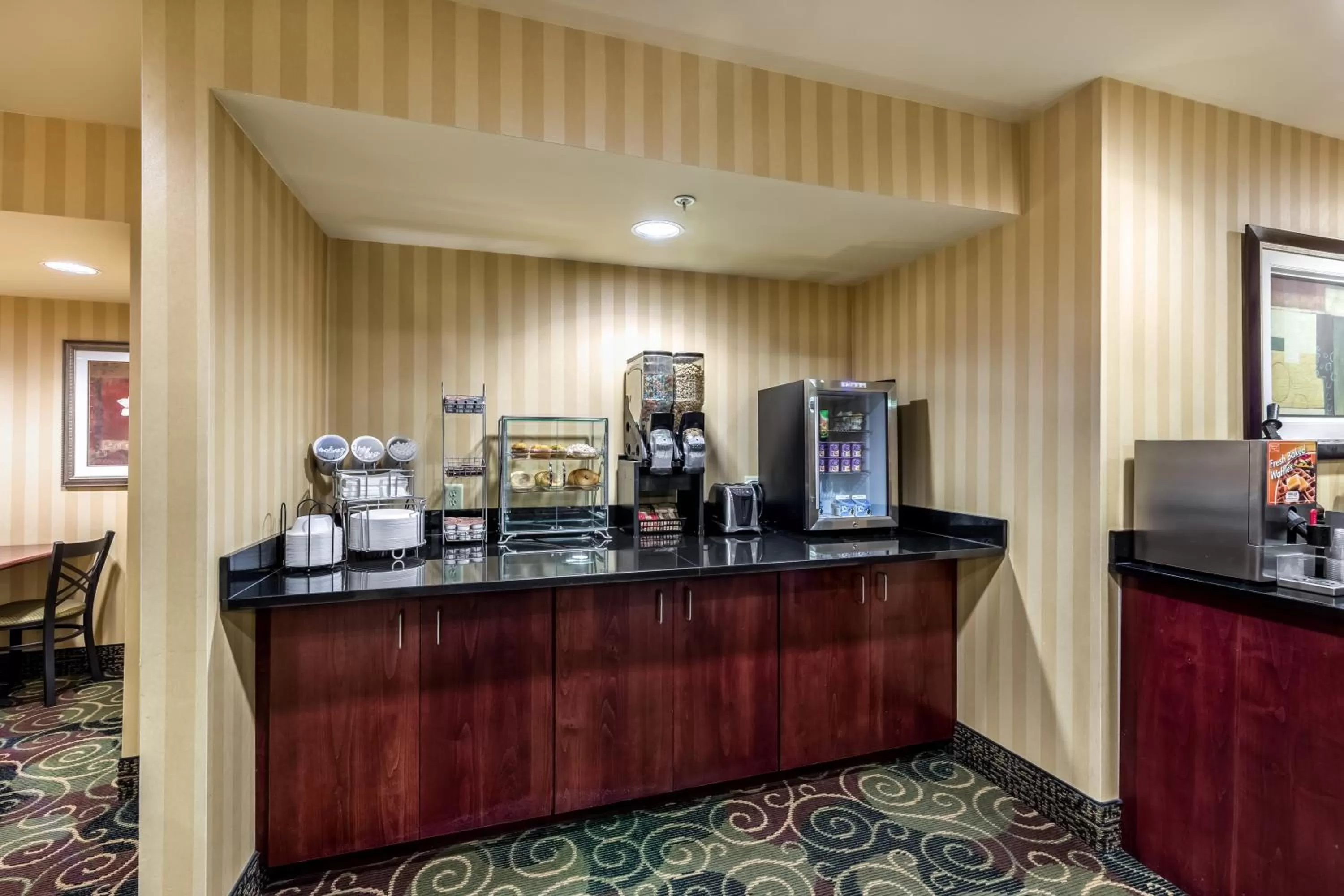 Food and drinks in Cobblestone Inn & Suites - Vinton, IA