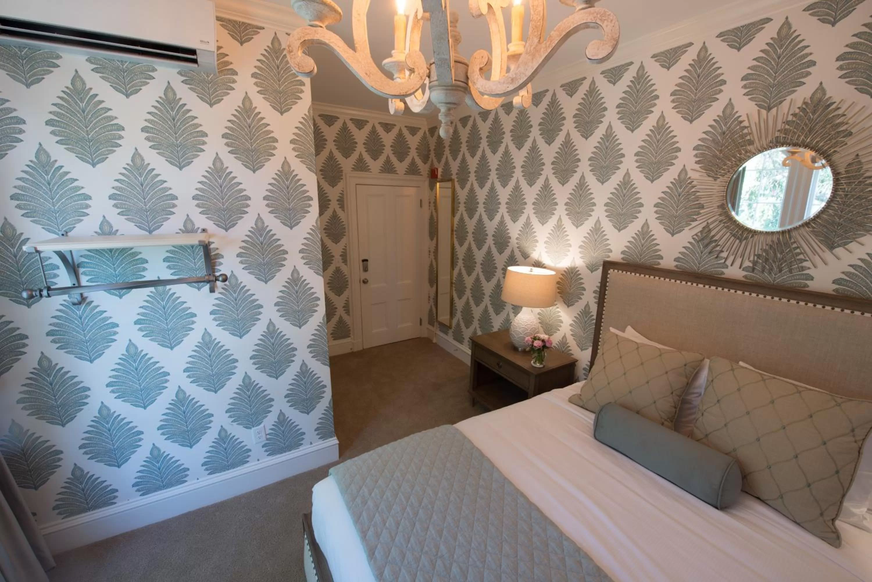 Bed in Serenity Inn Newport