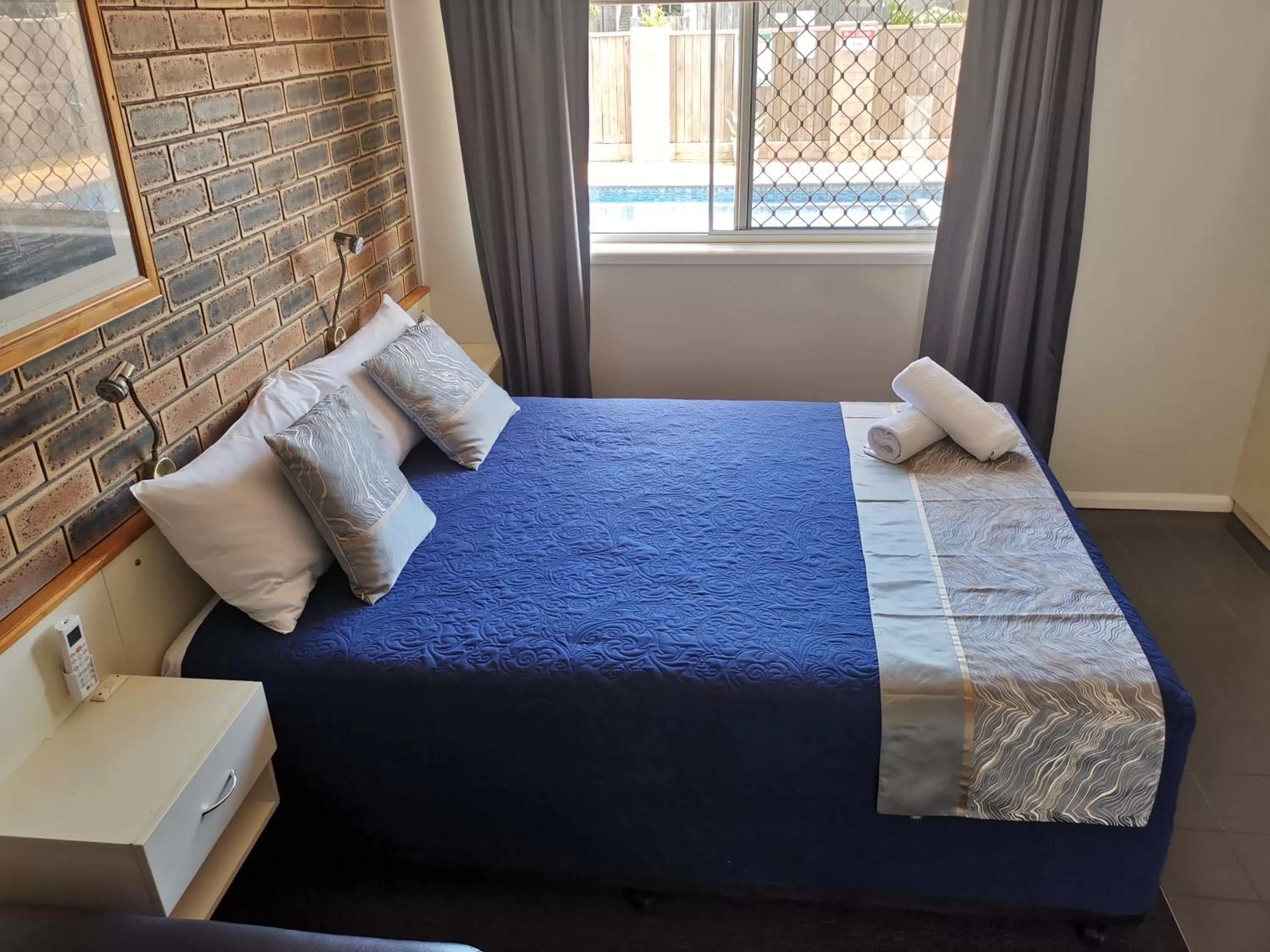 Bed in Leichhardt Motor Inn