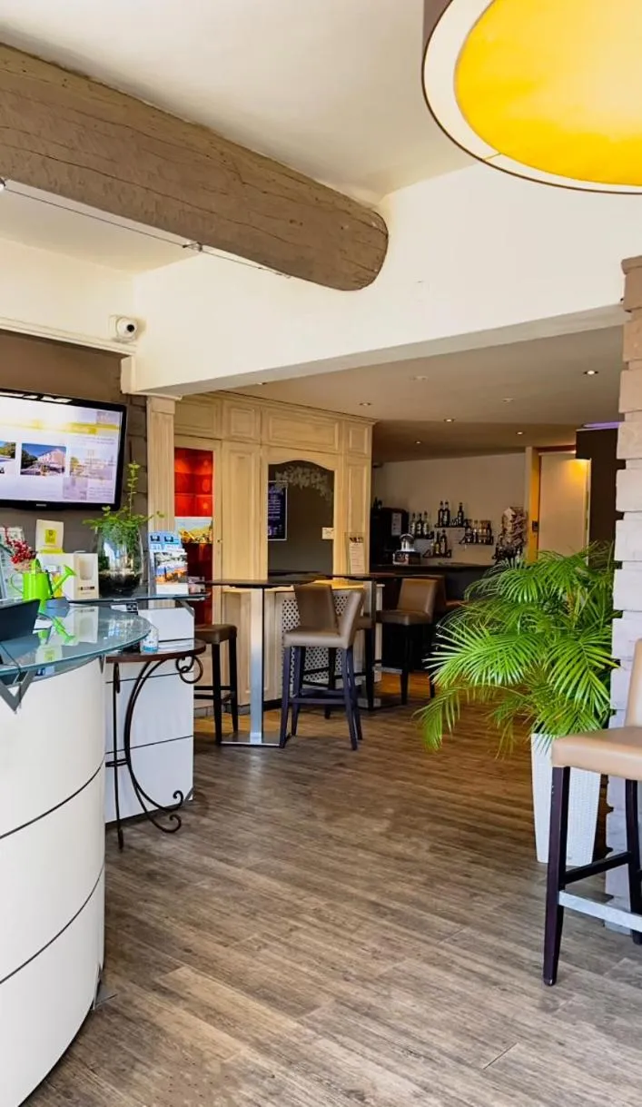 Property building in LOGIS HOTEL & RESTAURANT L'ETAPE Bouc Bel Air - Gardanne