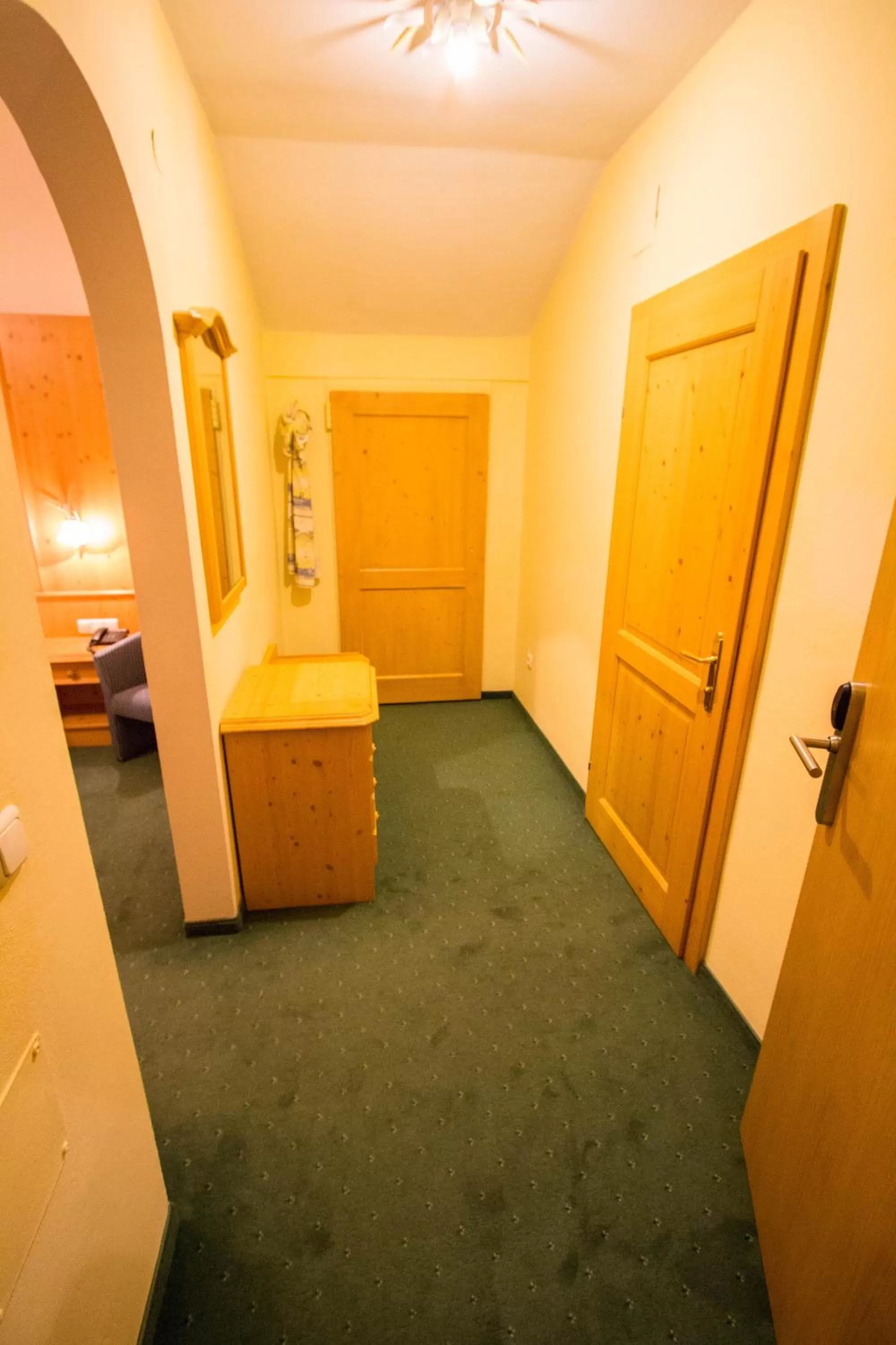 Photo of the whole room, Seating Area in SCHÖNIS-Landhotel