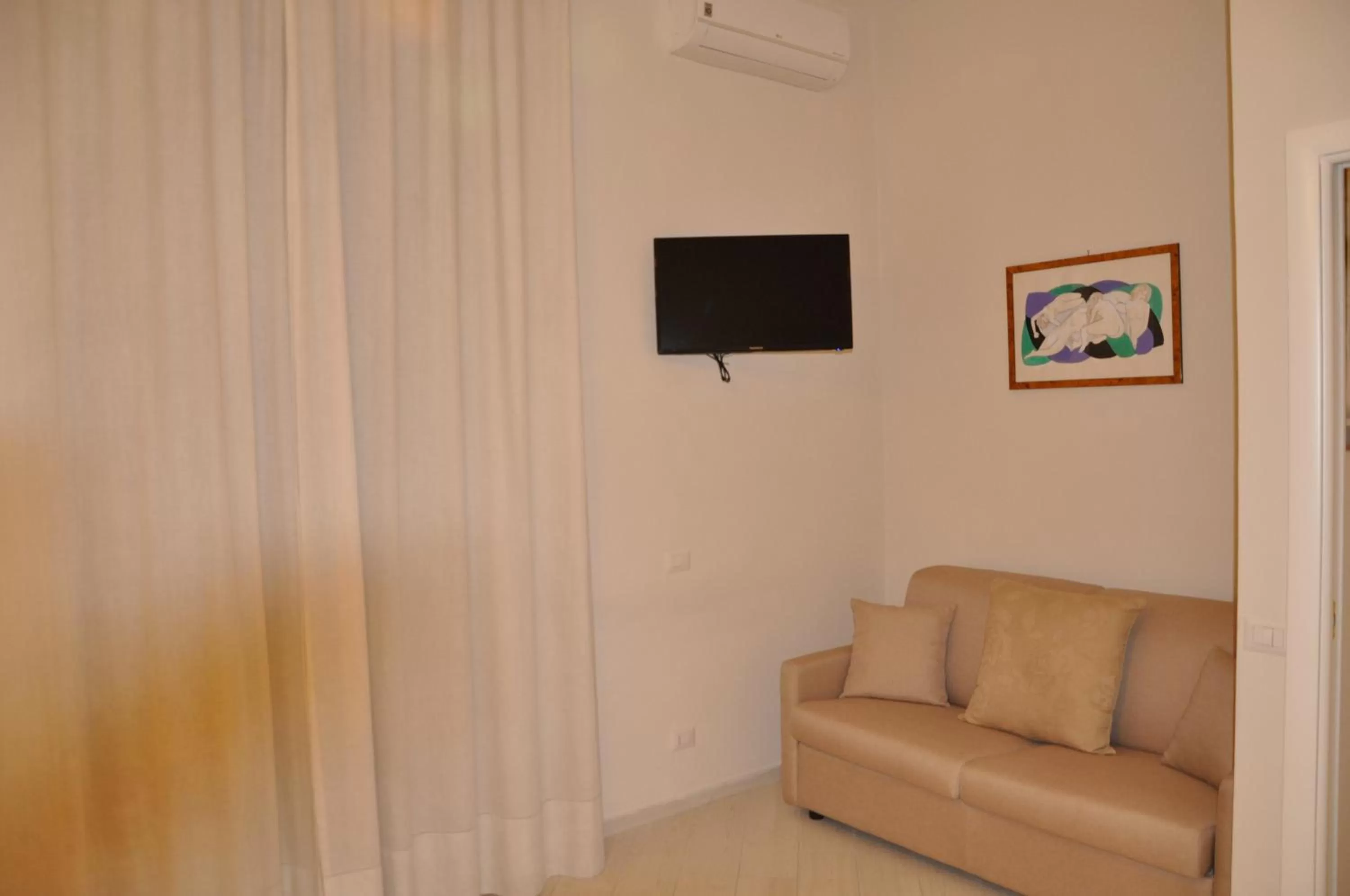 Photo of the whole room in Domus Borbonica