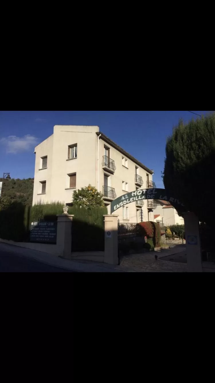 Twin Room with Mountain View in Hébergements à La Rive, Accueil ouvert tous les jours jusqu'à 20h00 dernier délai, depuis 30 ans ! Réserver ici svp ! Merci ! Aucun règlement à distance accepté, Paiement par CB, Espèces, Chèque ou Chèques-Vacances impérativement à la remise des clefs !