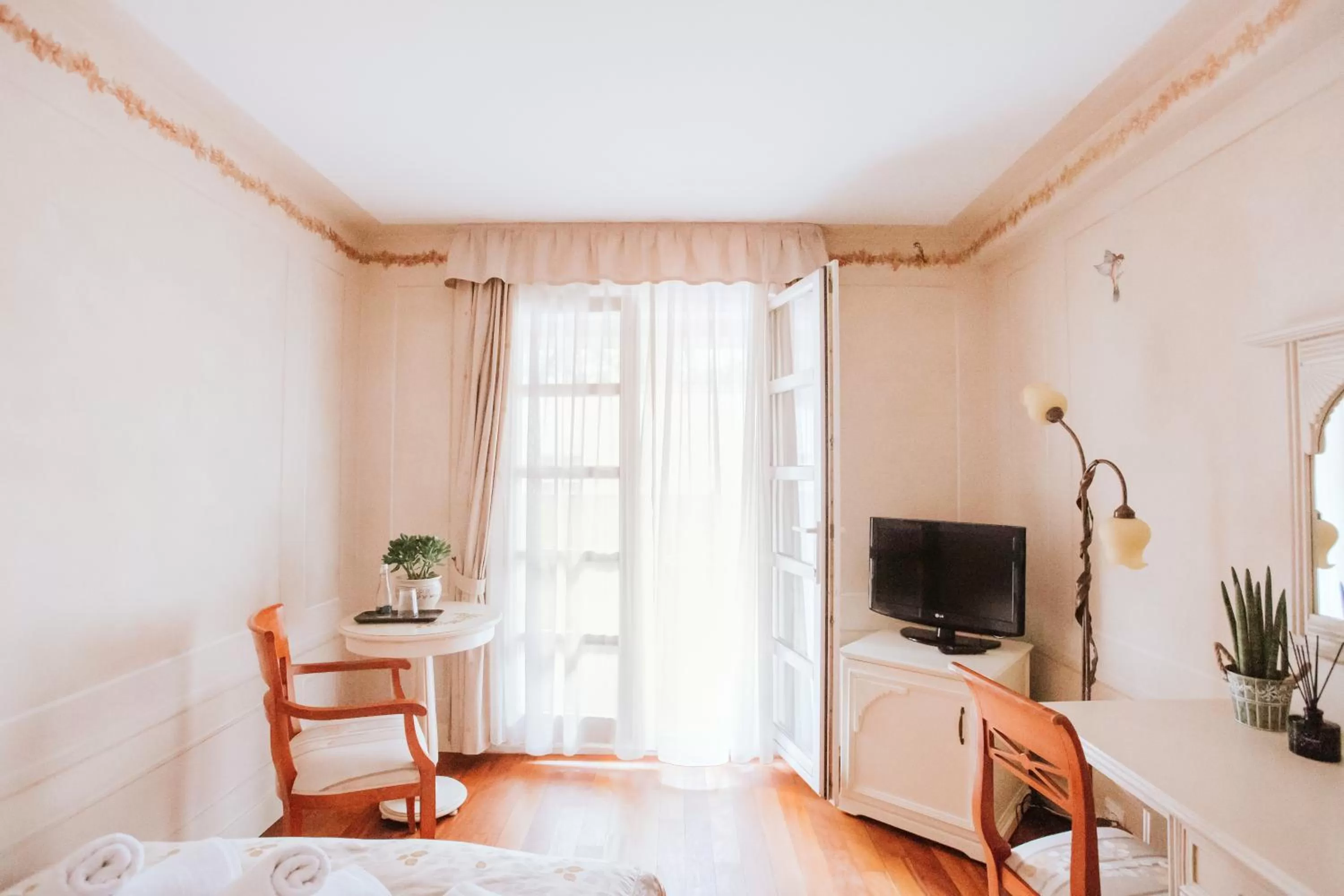 TV/Entertainment Center in Villa Toscana Warszawa