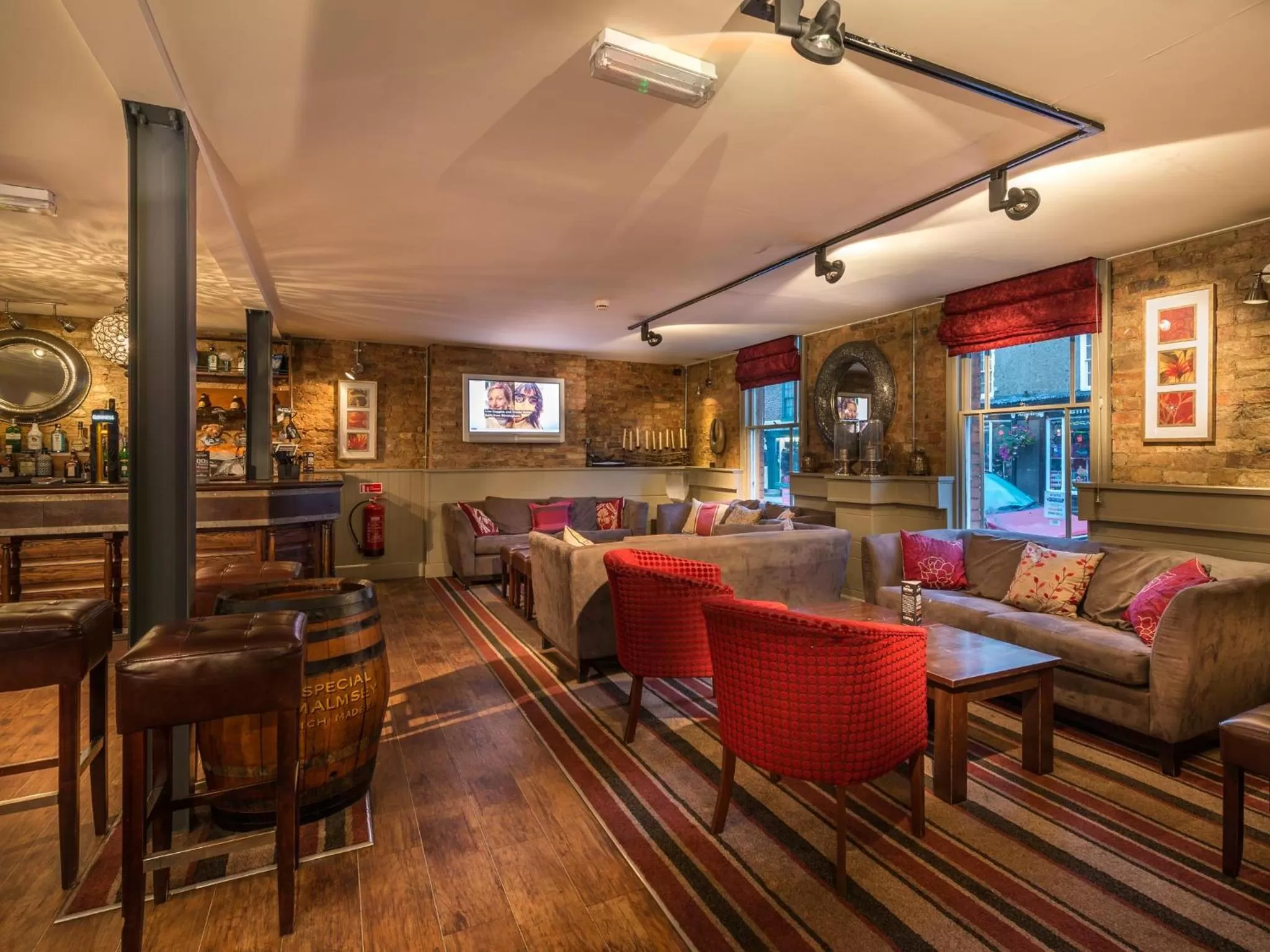 Lounge or bar in The Admiral Rodney Hotel, Horncastle, Lincolnshire - The Coaching Inn Group