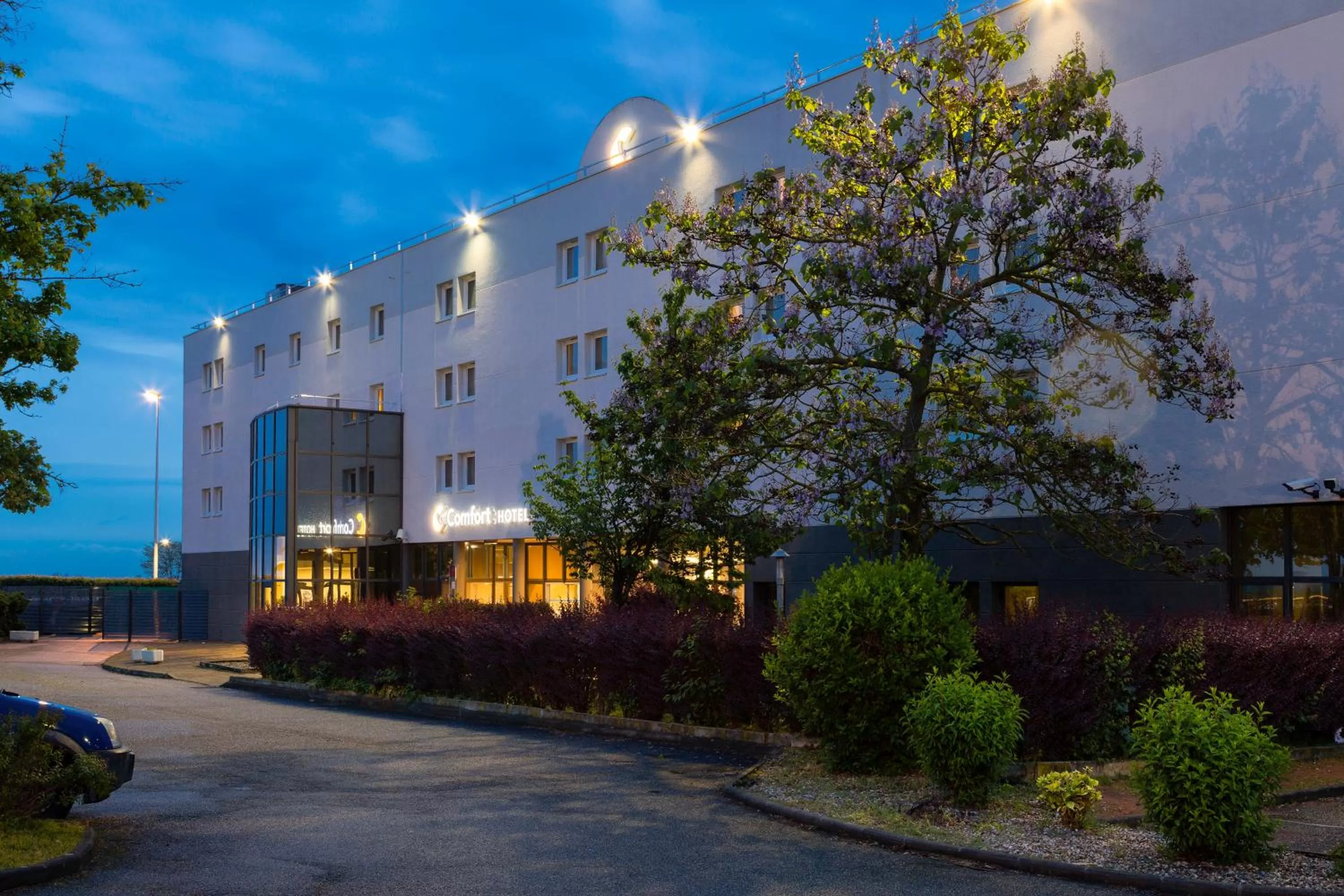 Property building in Comfort Hotel Aeroport Lyon St Exupery