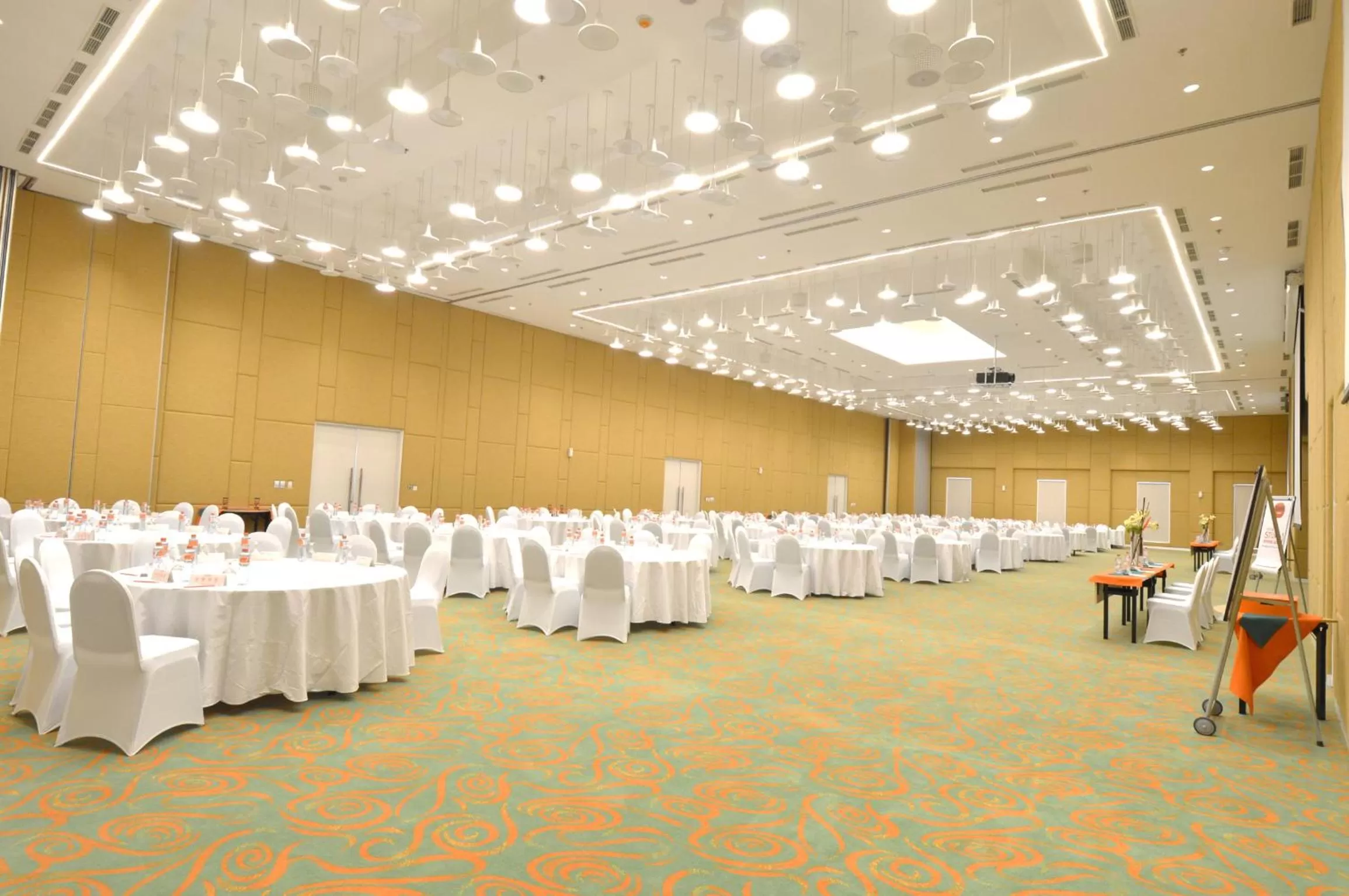 Business facilities in HARRIS Hotel and Conventions Denpasar Bali