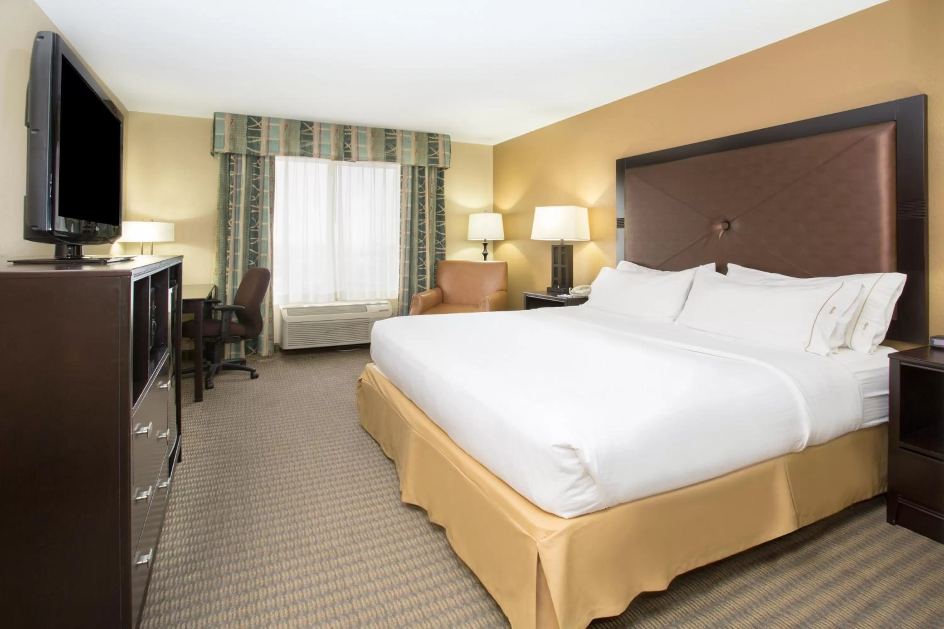 Photo of the whole room, Bed in Holiday Inn Express Hotel & Suites Lexington by IHG