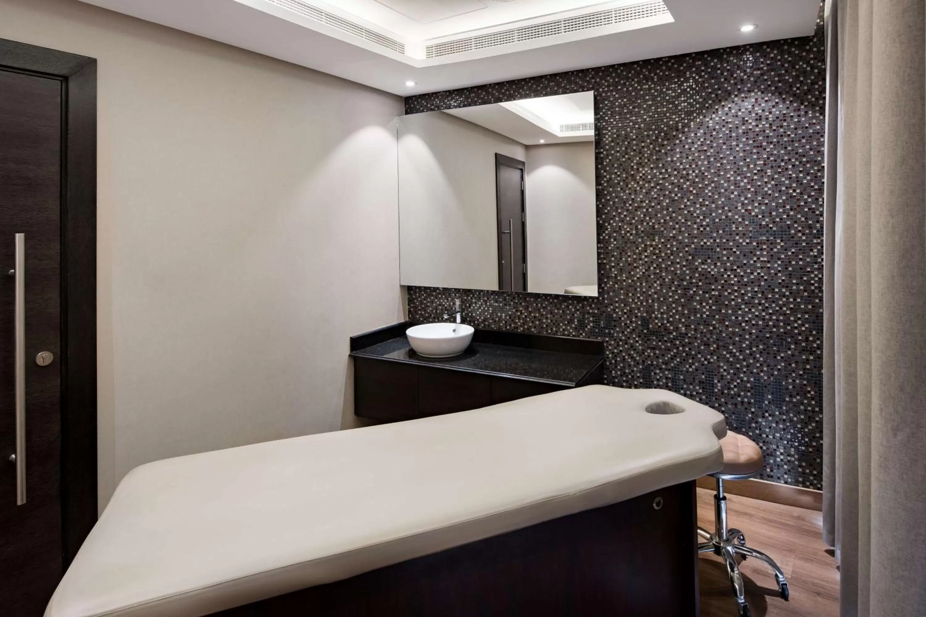 Massage in Radisson Blu Hotel, Dubai Canal View