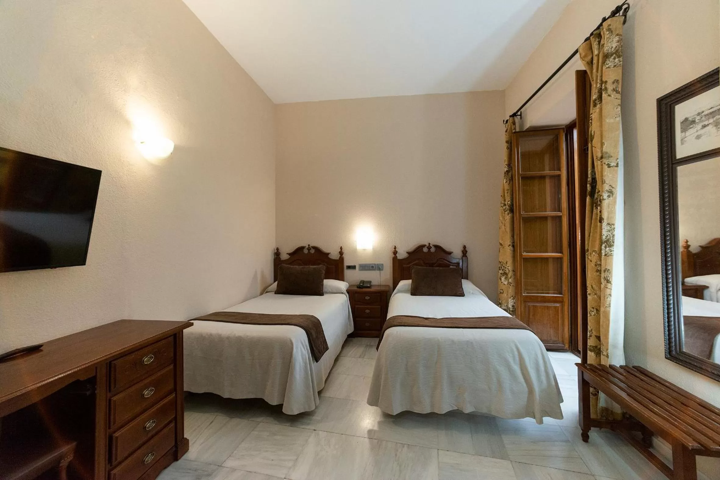 Photo of the whole room, Bed in Hotel Casa Museo de la Mezquita