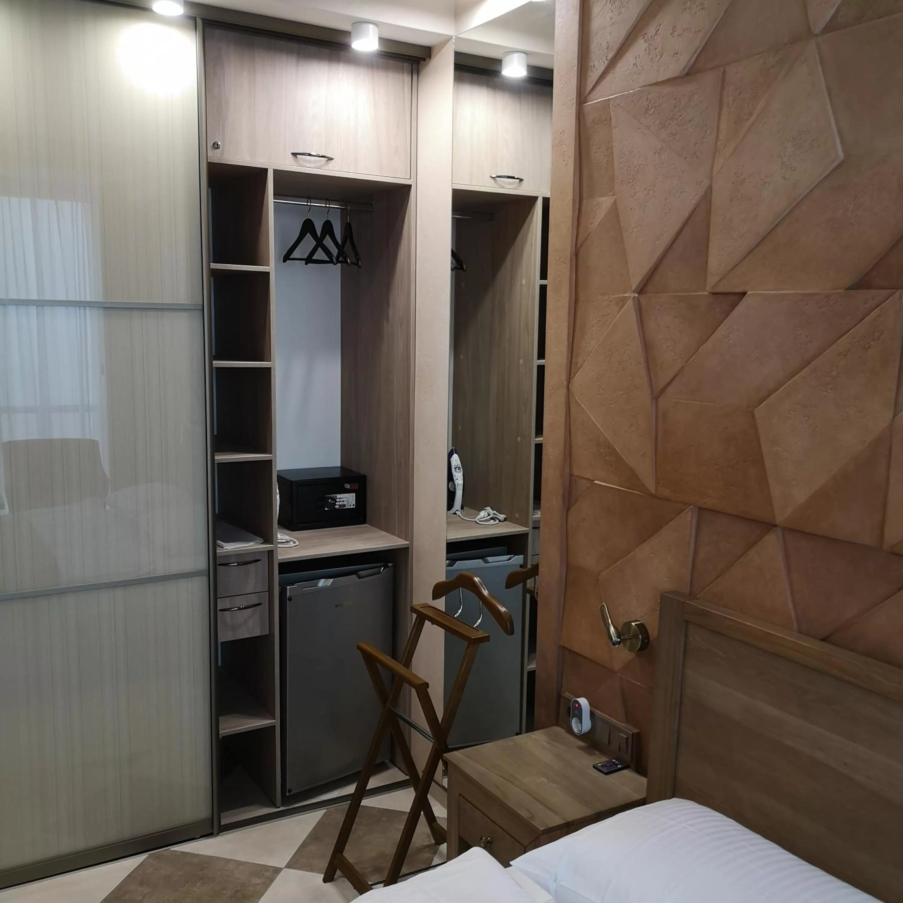 TV/Entertainment Center in ACCOMMODO192