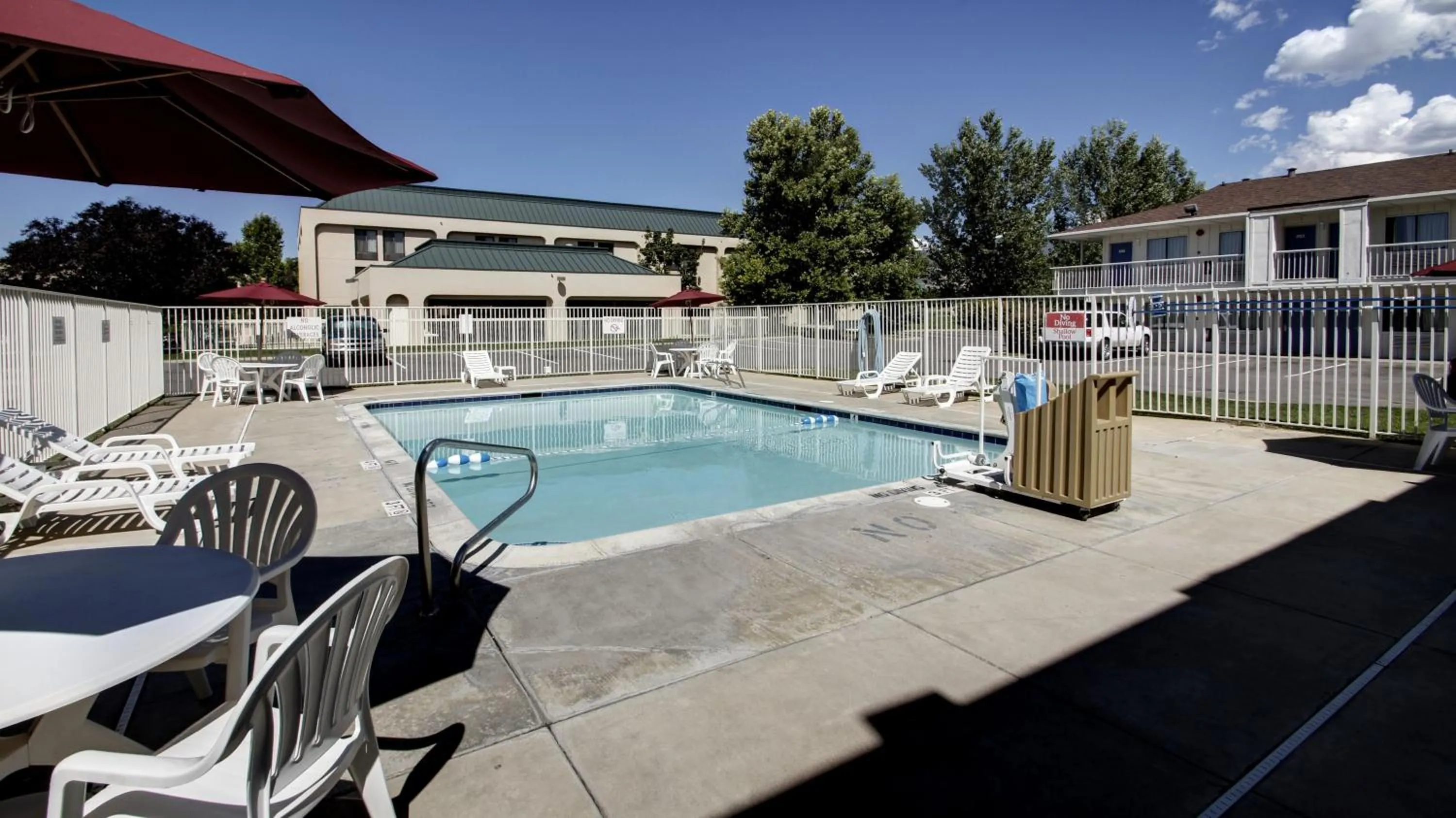 Swimming pool in Motel 6-Woods Cross, UT - Salt Lake City - North