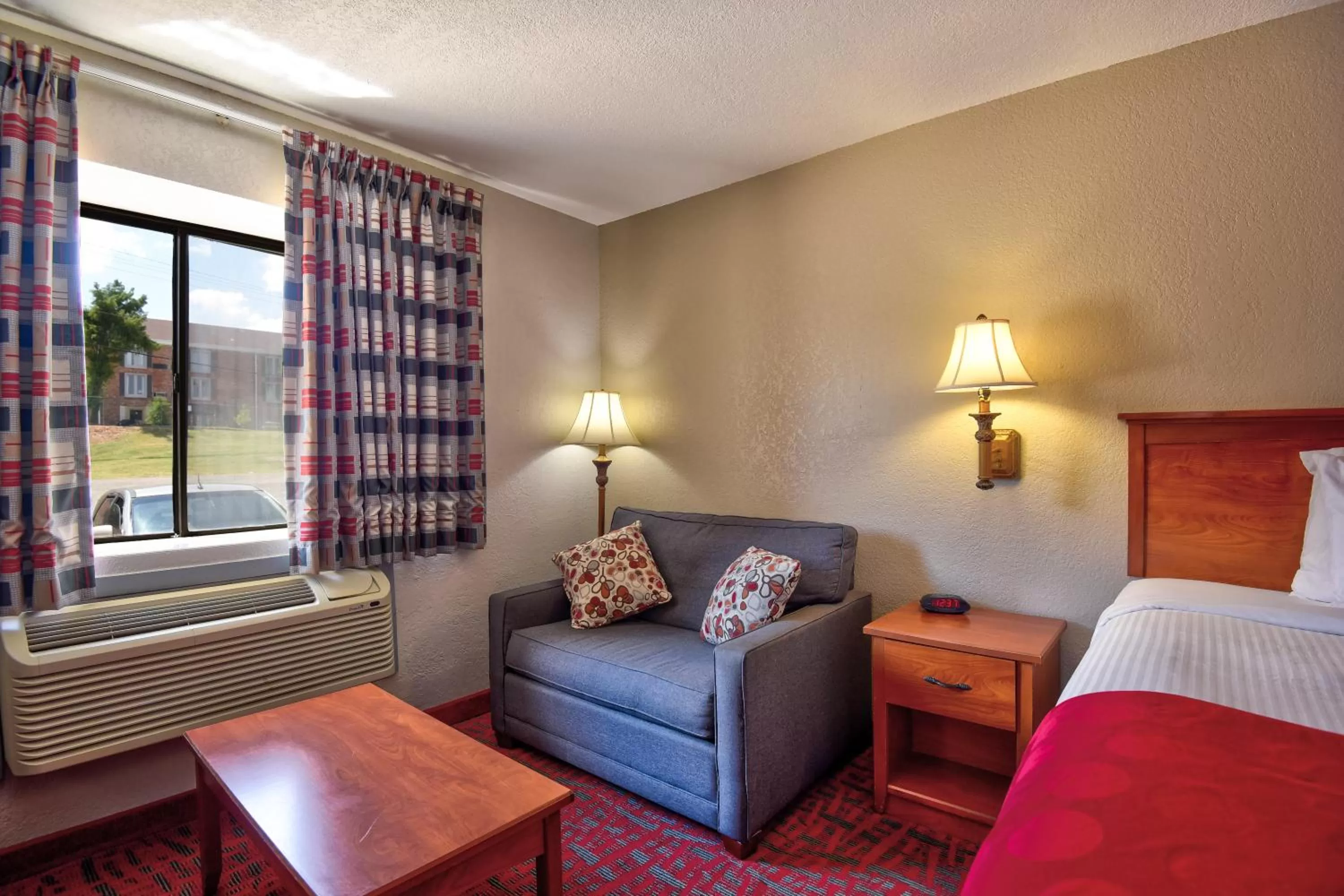 Guests, Bed in Ramada by Wyndham Oklahoma City Airport North