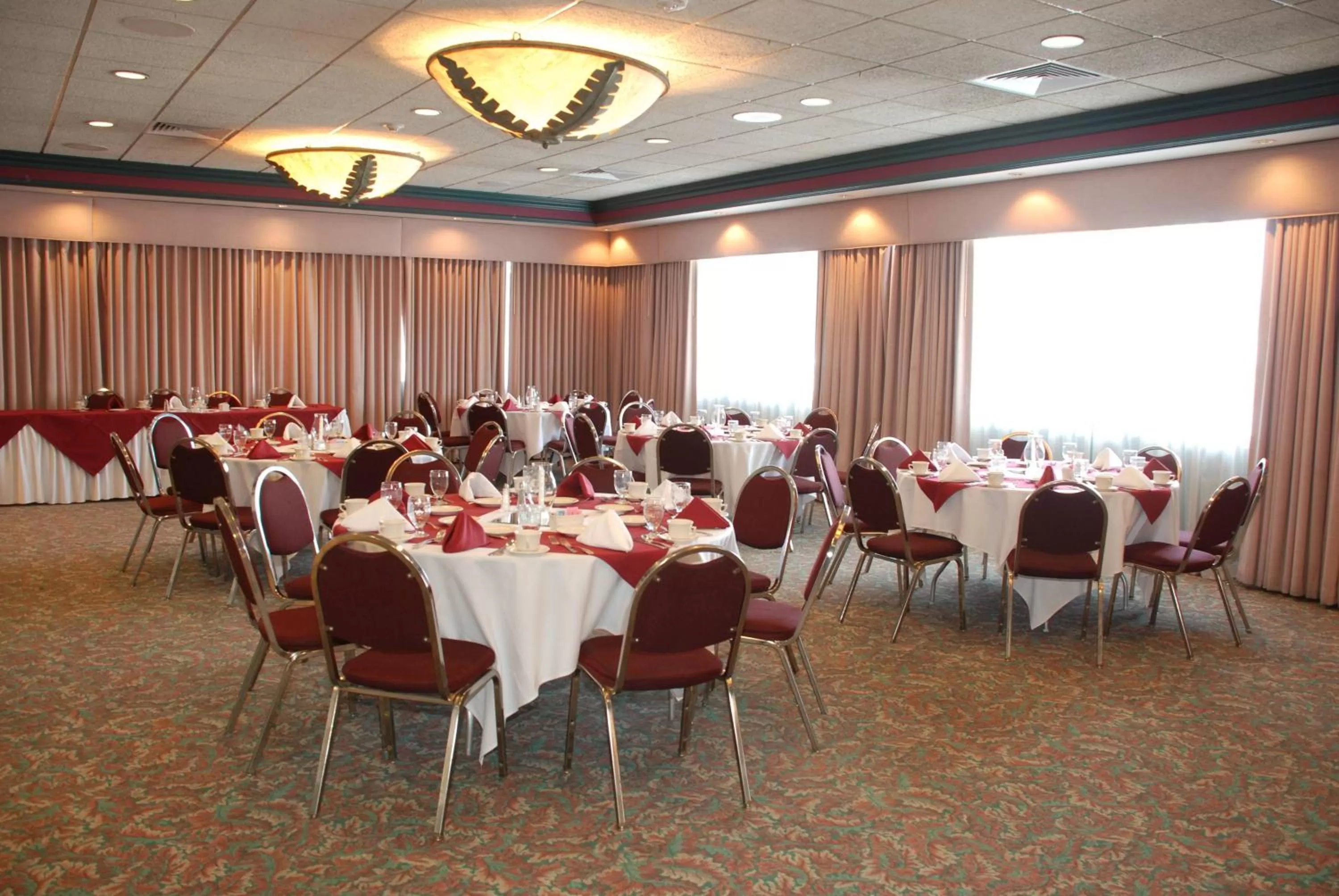 Business facilities in Oakland Airport Executive Hotel