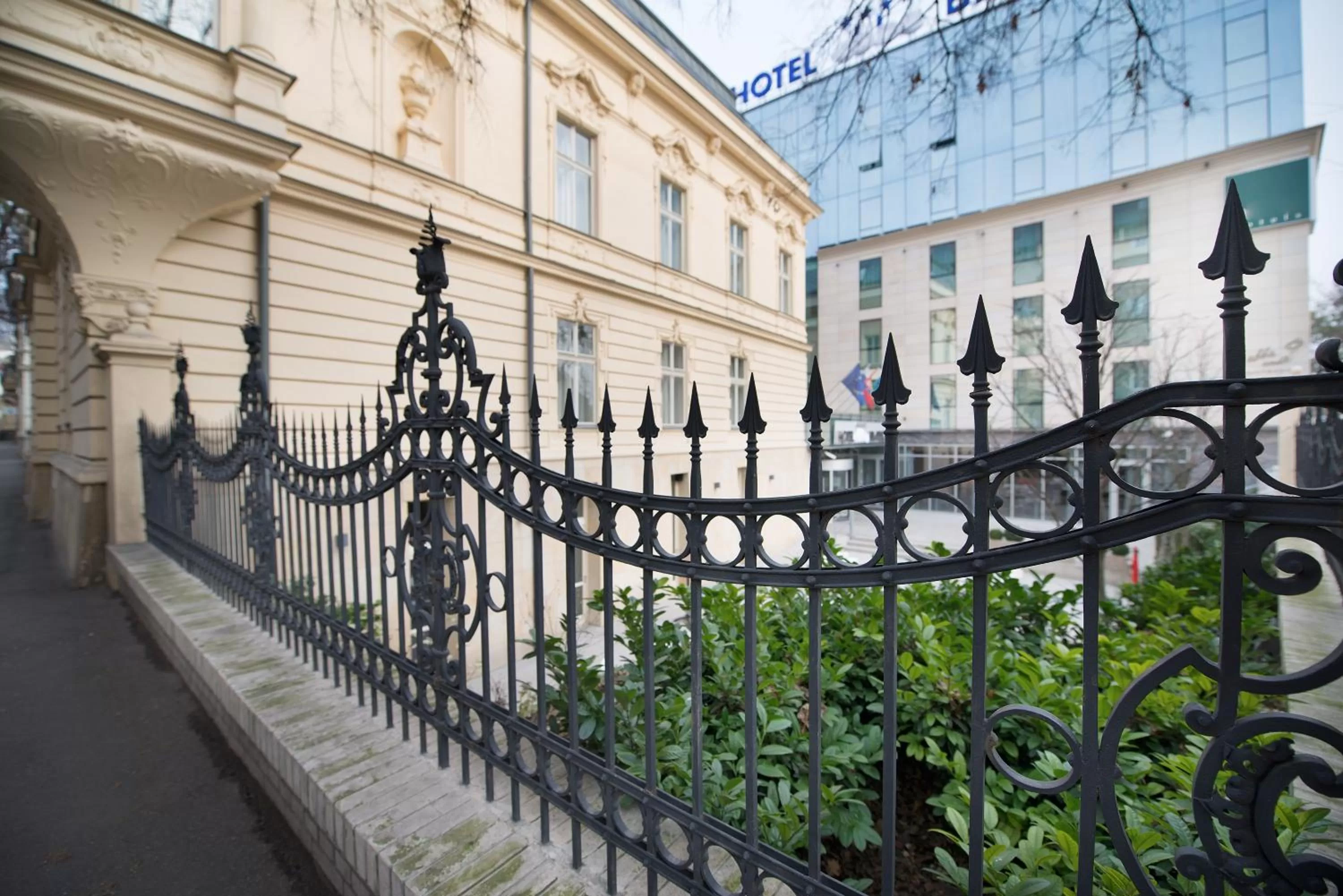 Facade/entrance in Wilson Palace by LOFT
