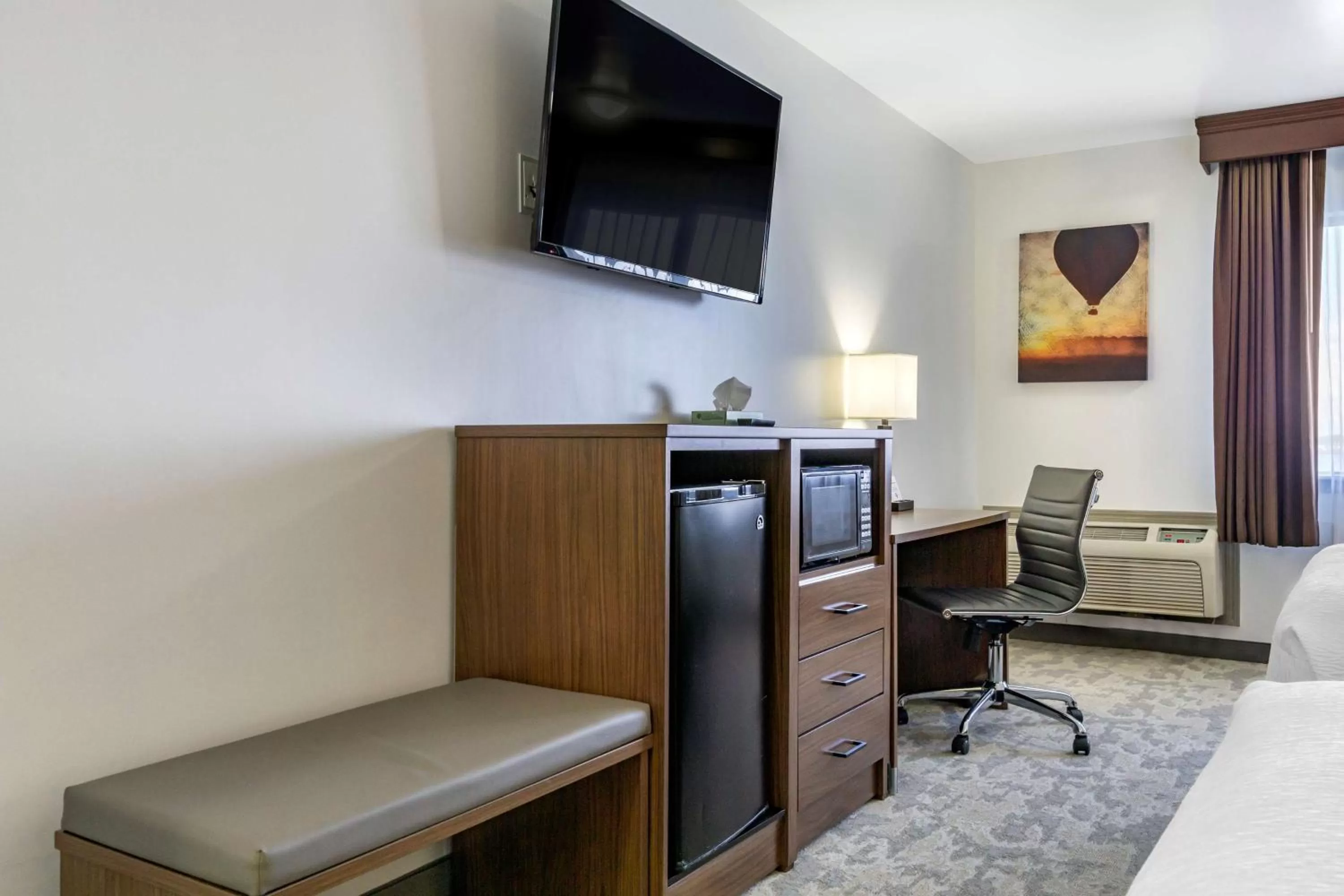 TV and multimedia in Best Western PLUS Lake Front Hotel
