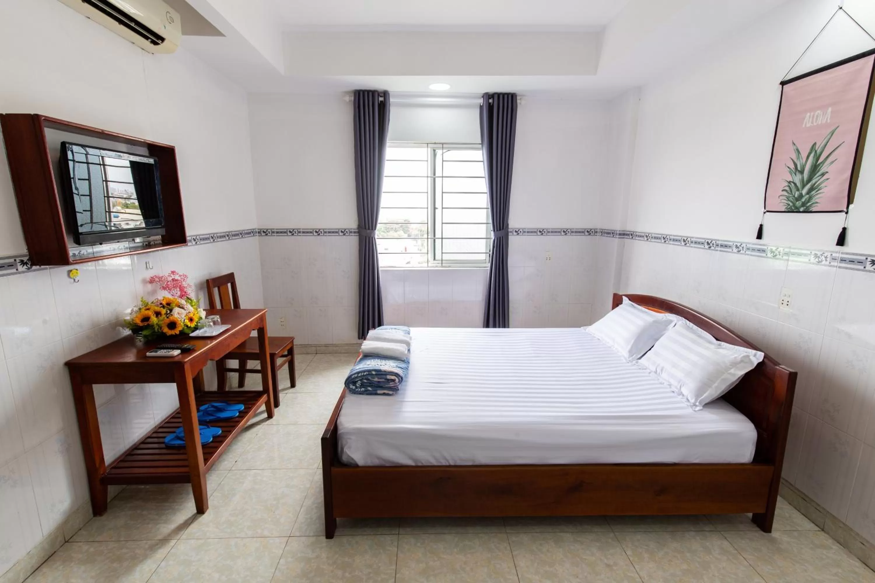 Bed in Hotel Hoa Cúc Phương Dĩ An - Bình Dương