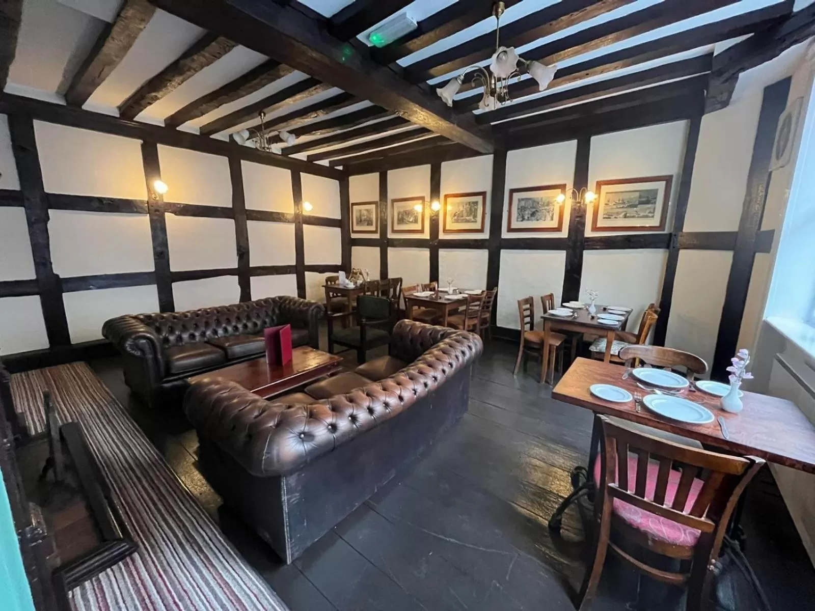 Restaurant/places to eat in Talbot Hotel