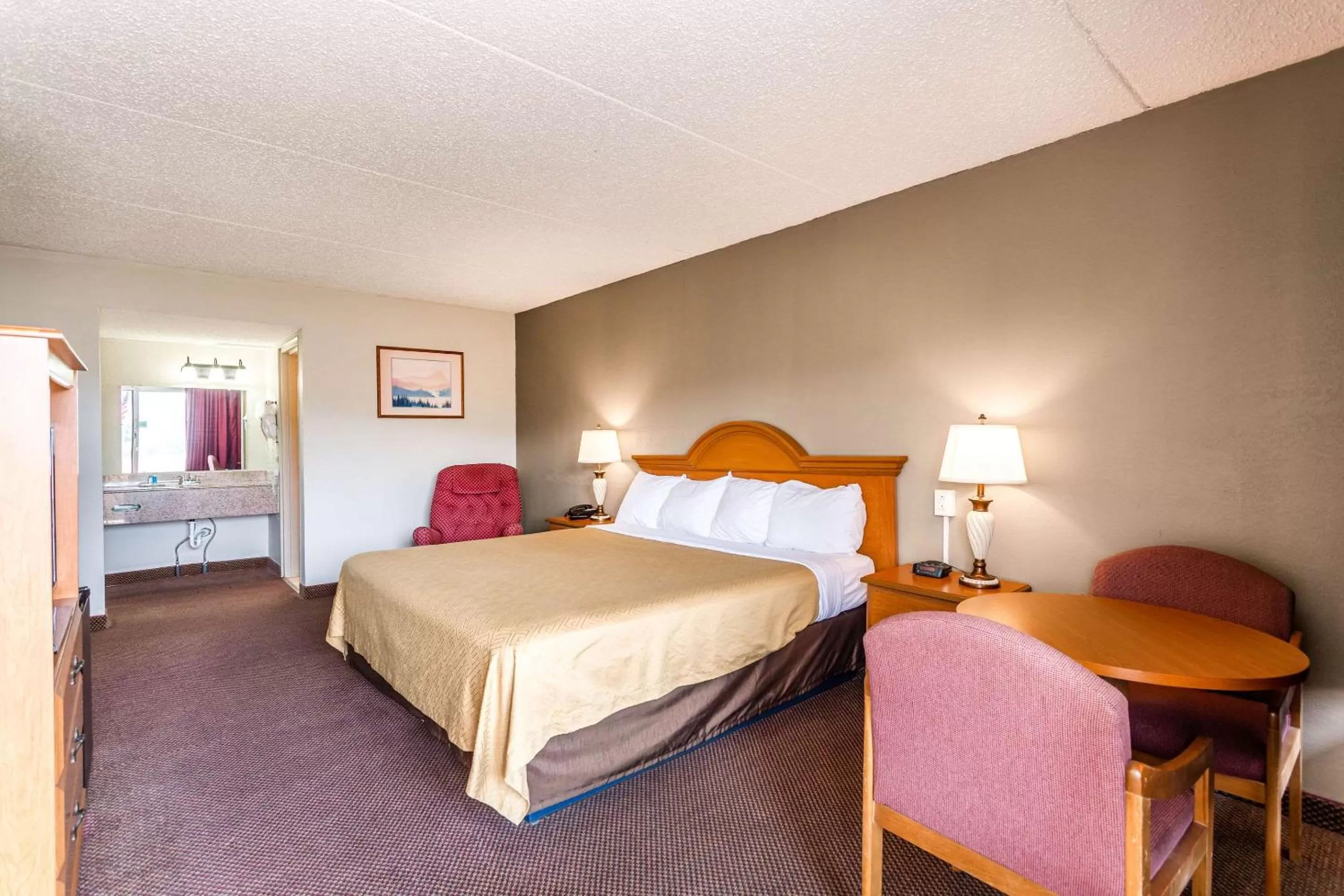 Photo of the whole room, Bed in Rodeway Inn Renfro Valley