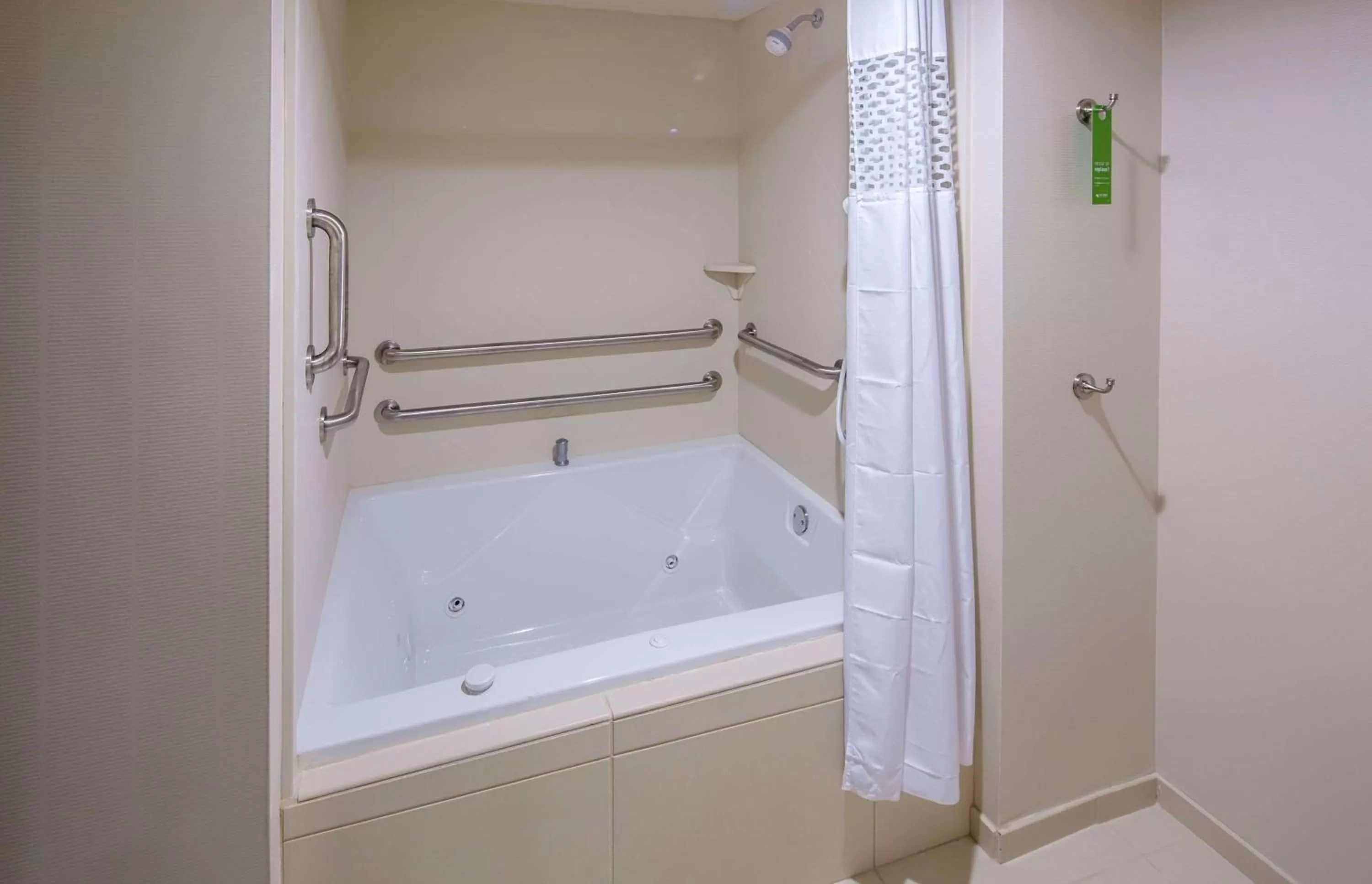 Bathroom in Hampton Inn Augusta Fort Eisenhower