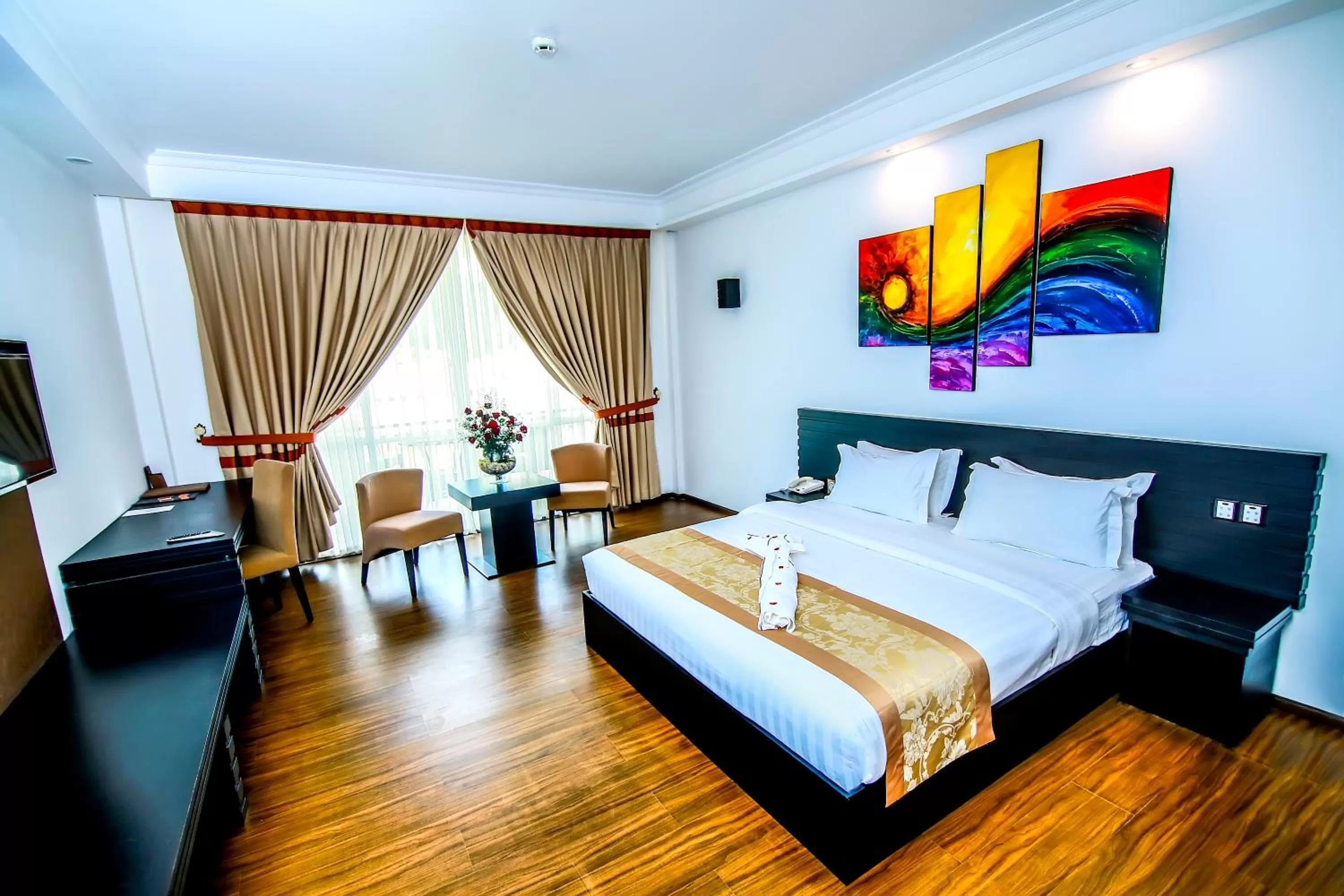 Bedroom, Bed in The Covanro Airport Hotel - Katunayake