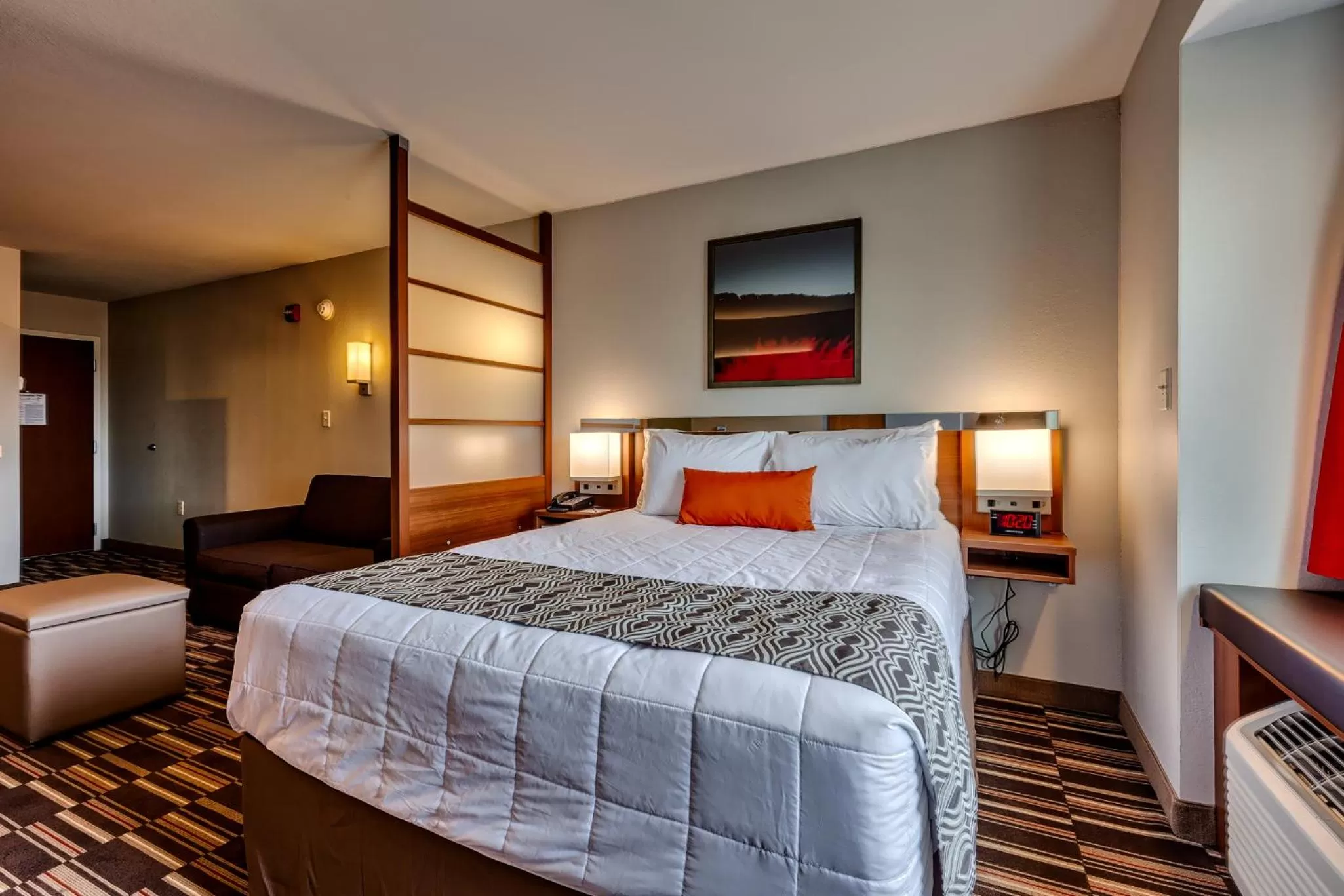 Bed in Microtel Inn & Suites by Wyndham Niagara Falls