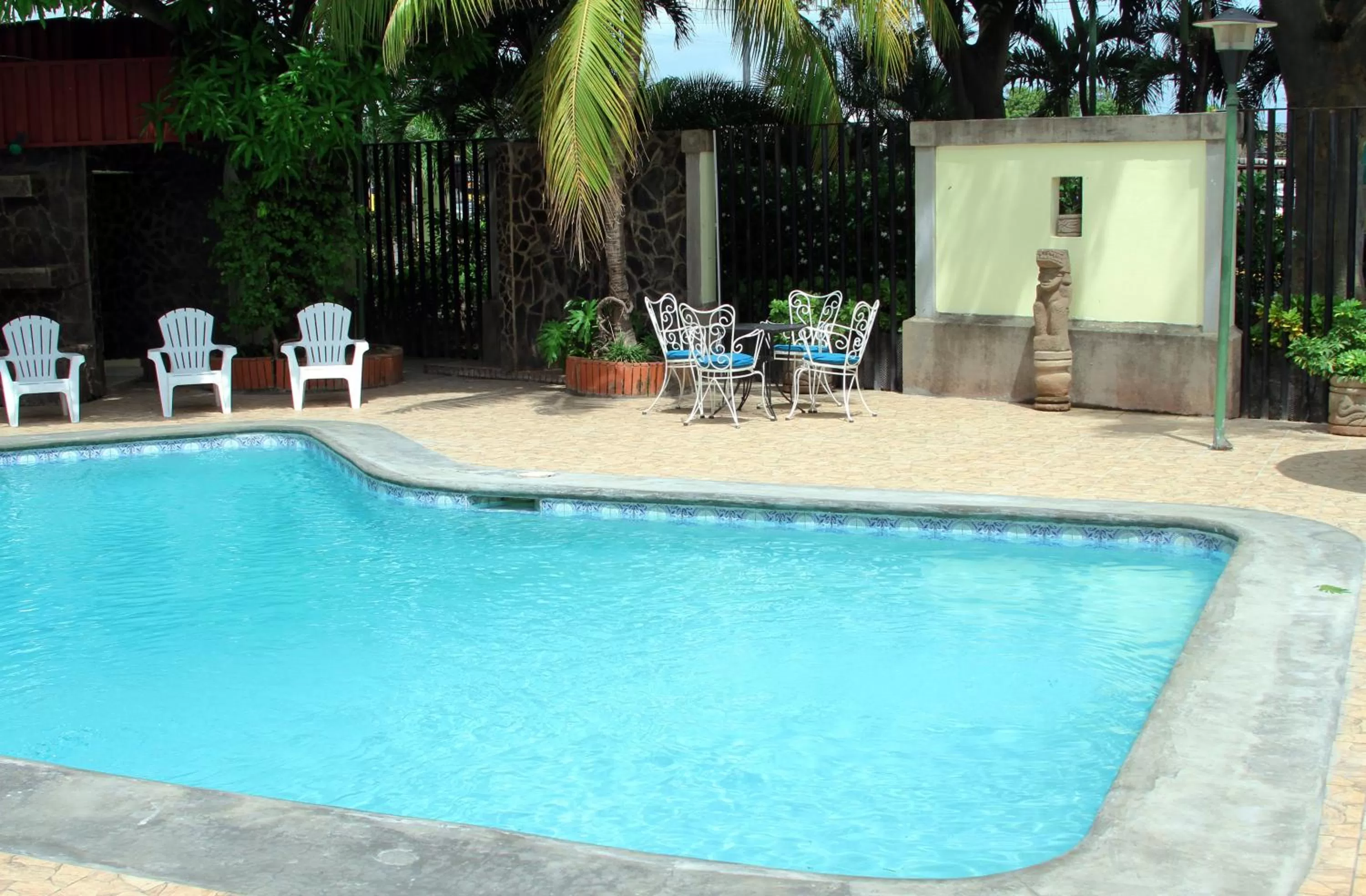 Swimming Pool in Hotel Estrella