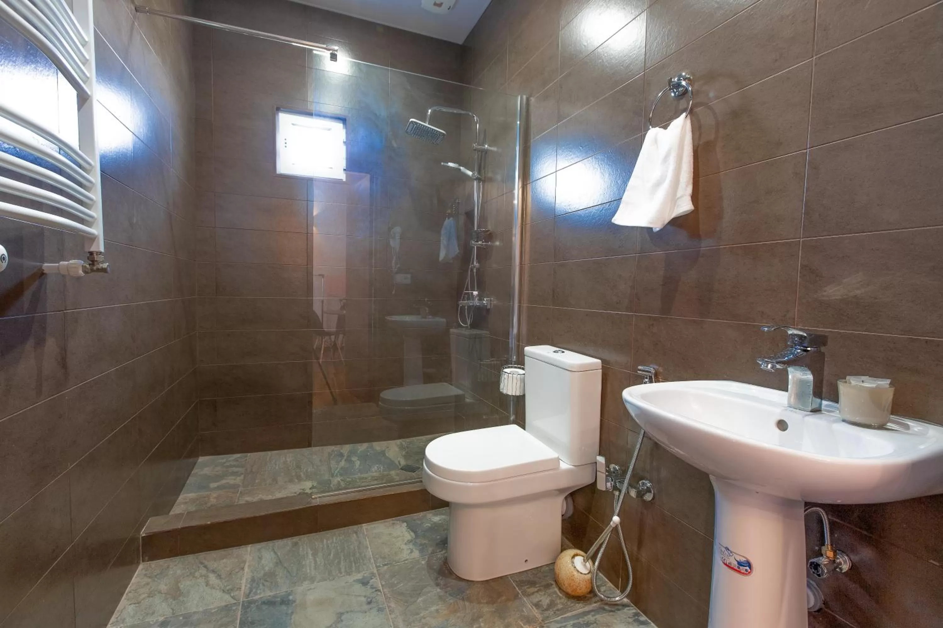 Shower, Bathroom in 4 Rooms