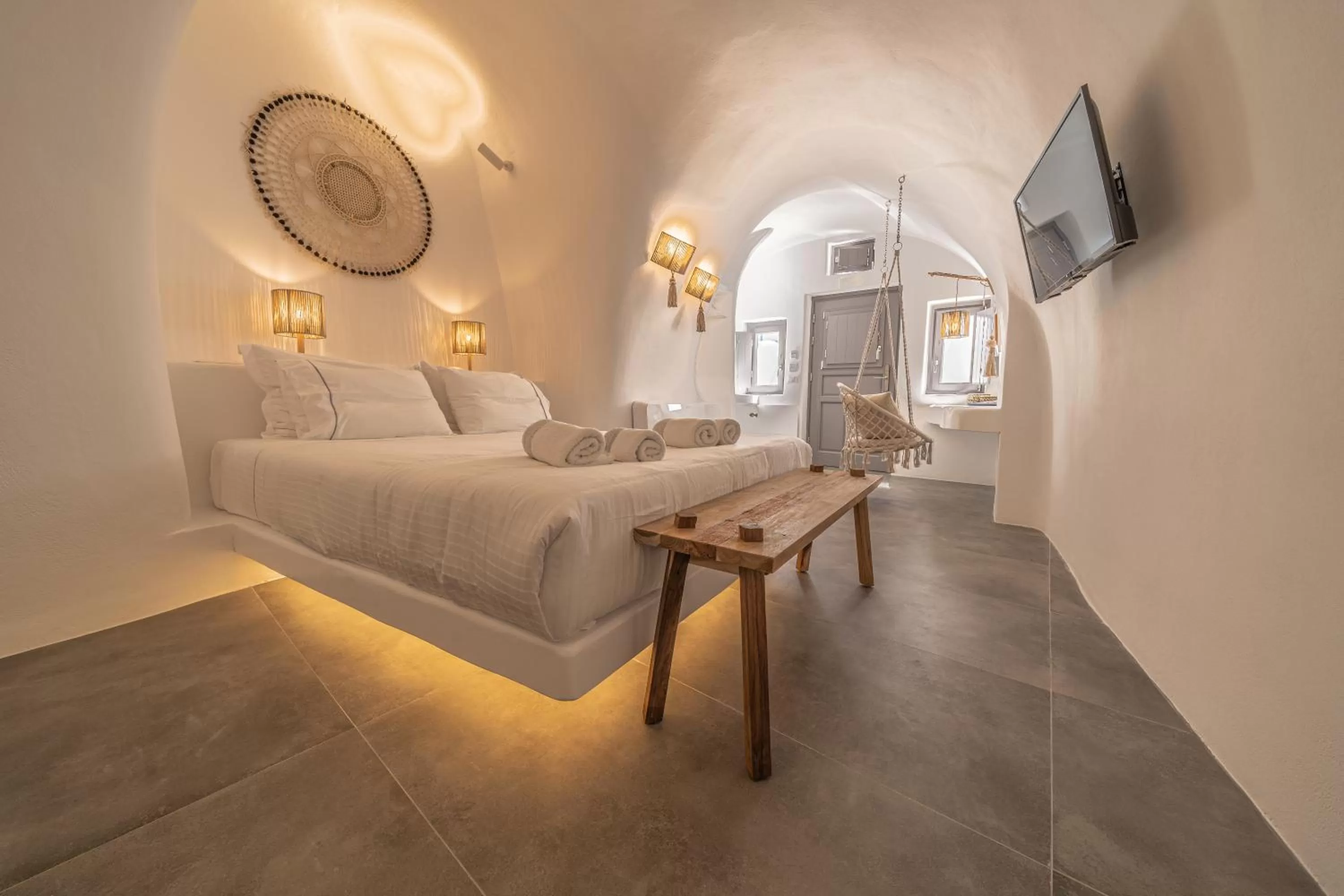 TV and multimedia, Bed in Eternity Suites Santorini